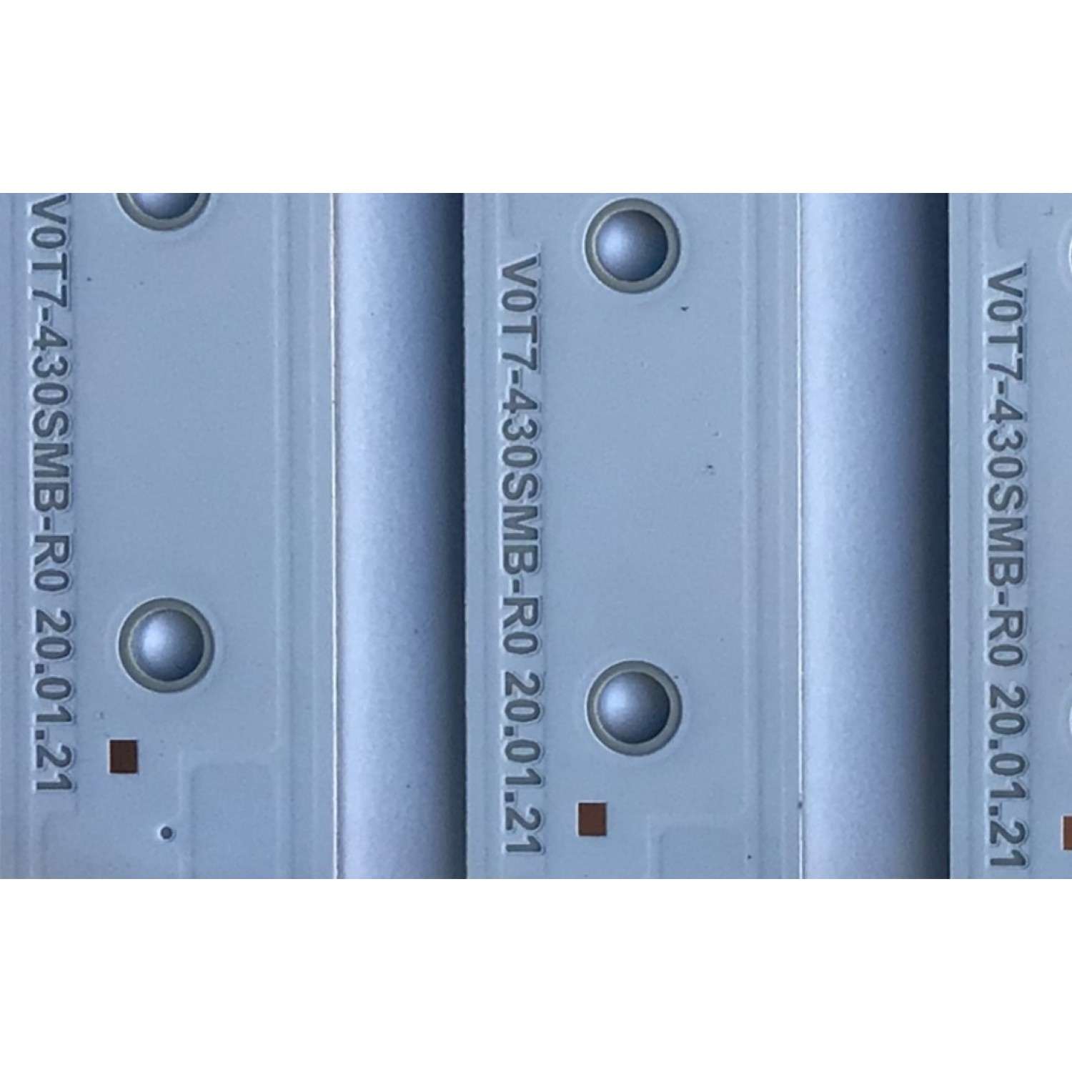 KIT DE LED'S PARA TV SAMSUNG (6 PIEZAS) / BN96-50319A / BN96-50320A / V0T7-430SMA-R0 / V0T7-430SMB-R0 / LM41-00885A / LM41-00886A / R1.0_TBD_100_7Pi / D3_CFM_R5 / D3_CFM_L5 / JL.D430A1330-408AR-M_V02 / MODELOS UN43TU8000 / UN43TU7000 / QN43Q60 - Imagen 5