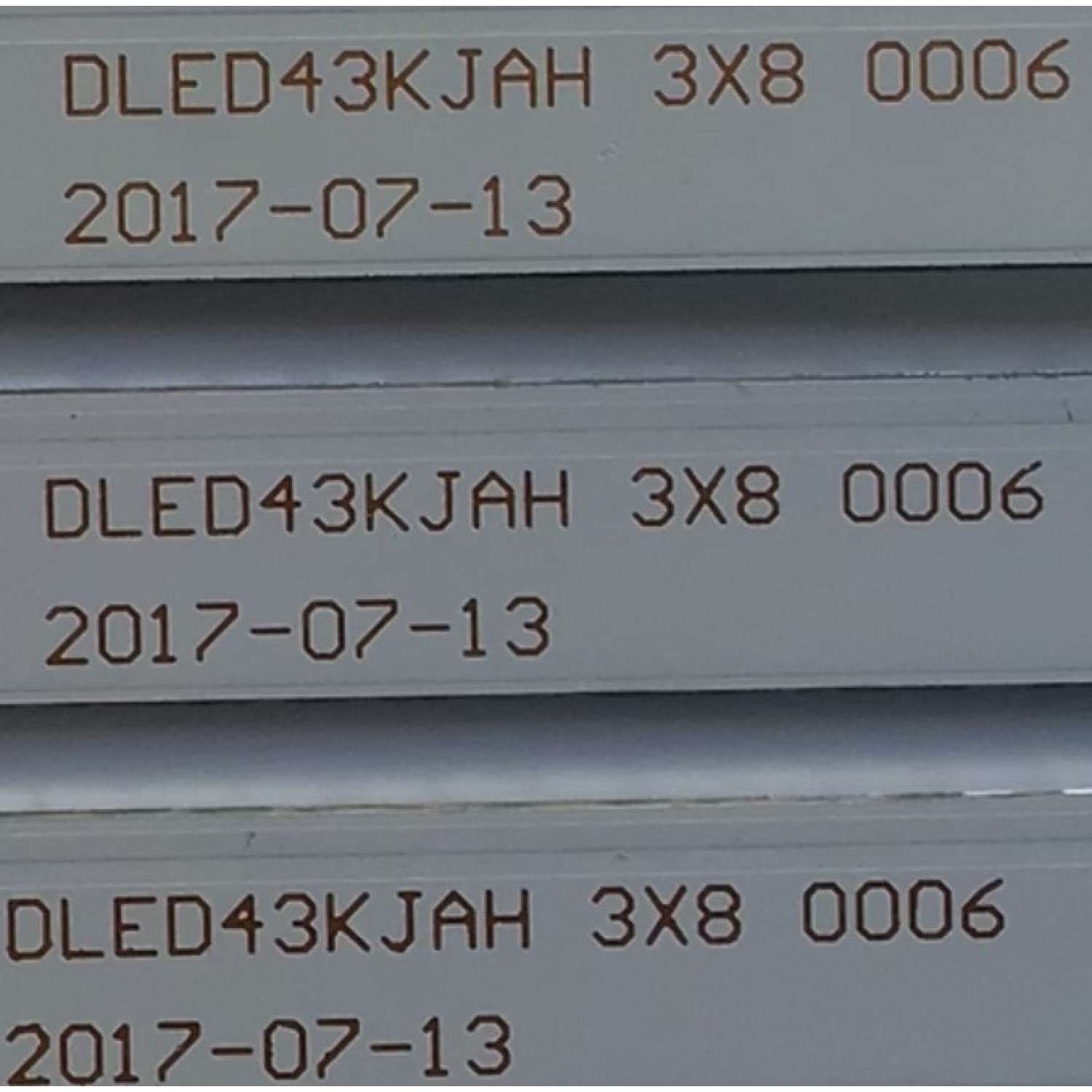 KIT DE LED'S PARA TV POLAROID (3 PIEZAS) / NUMERO DE PARTE  DLED43KJAH  3X8 / BPM2V0 / E177671B/PEC / 21006313 / M208/A4/H / PANEL LC430EGY (SK)(M3) / MODELO PTV43174KILED - Imagen 3