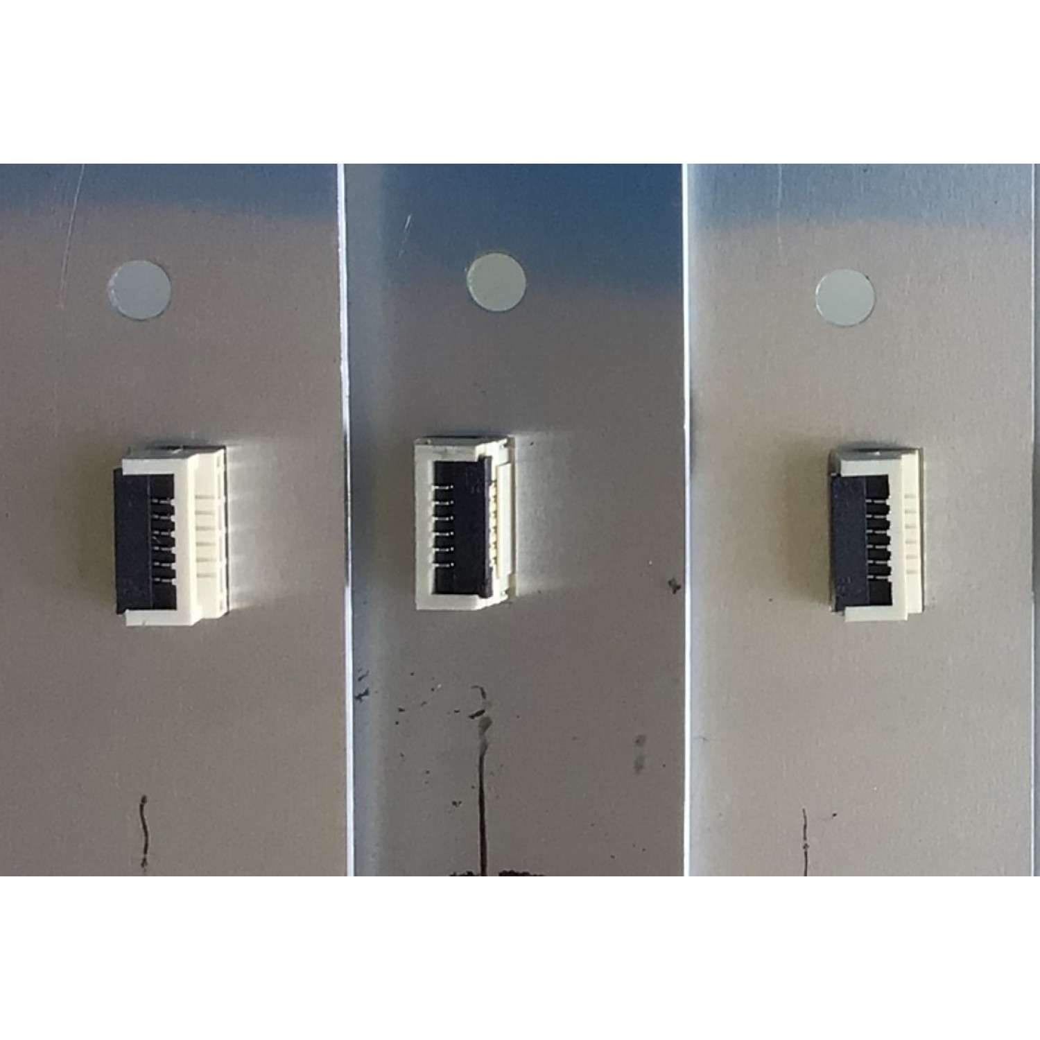 KIT DE LED'S PARA TV TCL (14 PIEZAS) / NUMERO DE PARTE 65HR330M08 / 65HR330M08A3  V3 / 65HR330M08B3  V3 / 65HR330M08C3  V3 / 4C-LB6508-HR / PANEL LVU650NDJL CDW00 V1 / MODELO 65S535 - Imagen 6