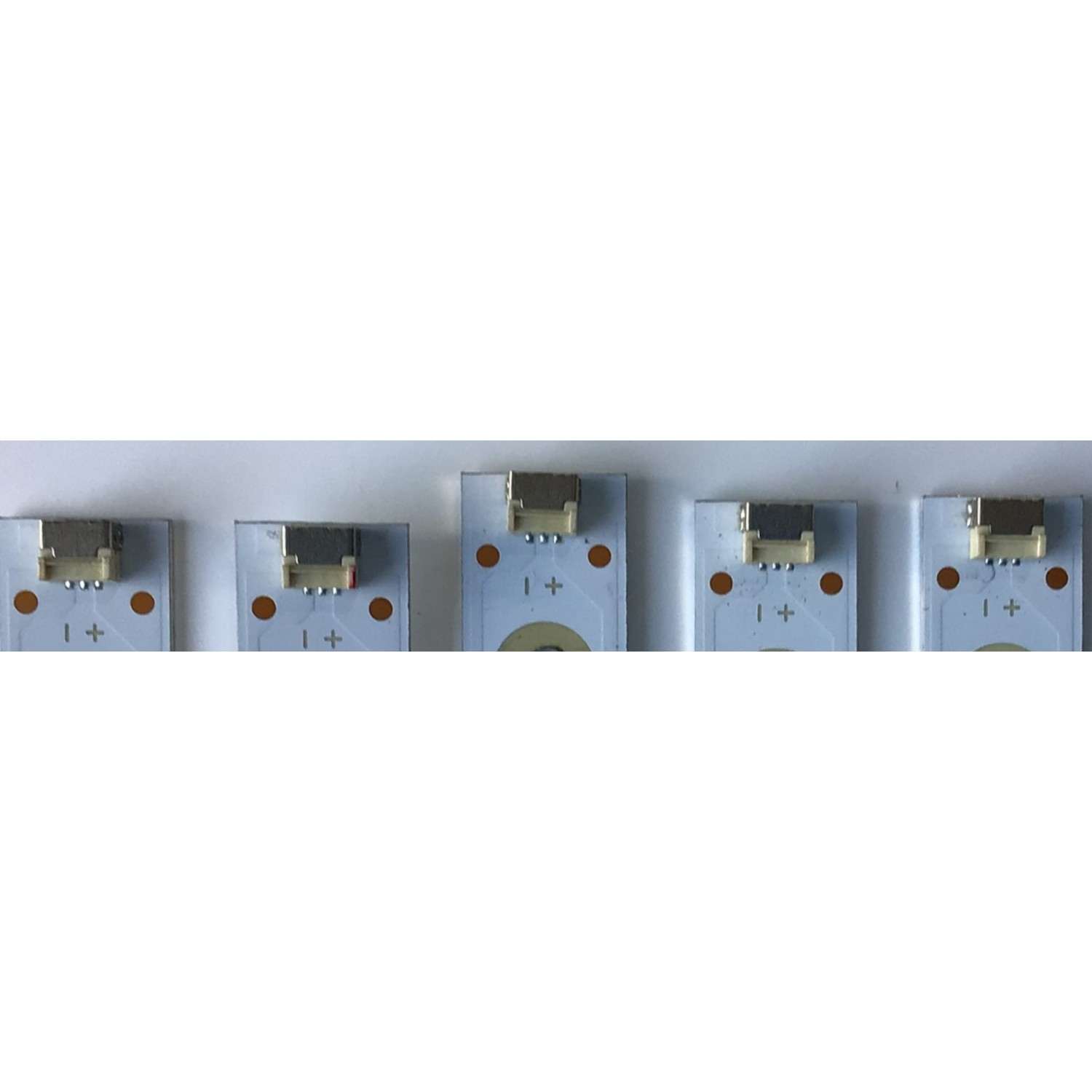 KIT DE LED'S PARA TV (5 PIEZAS) / NUMERO DE PARTE LB-DM3030-GJD3X555X9GB00-S / 210BZ09D0B334BM07X / 44T4T47GEJ8N / 55BB00 / PANEL TPT550U1-QVN05.U / MODELO NS-55710NA21 - Imagen 4