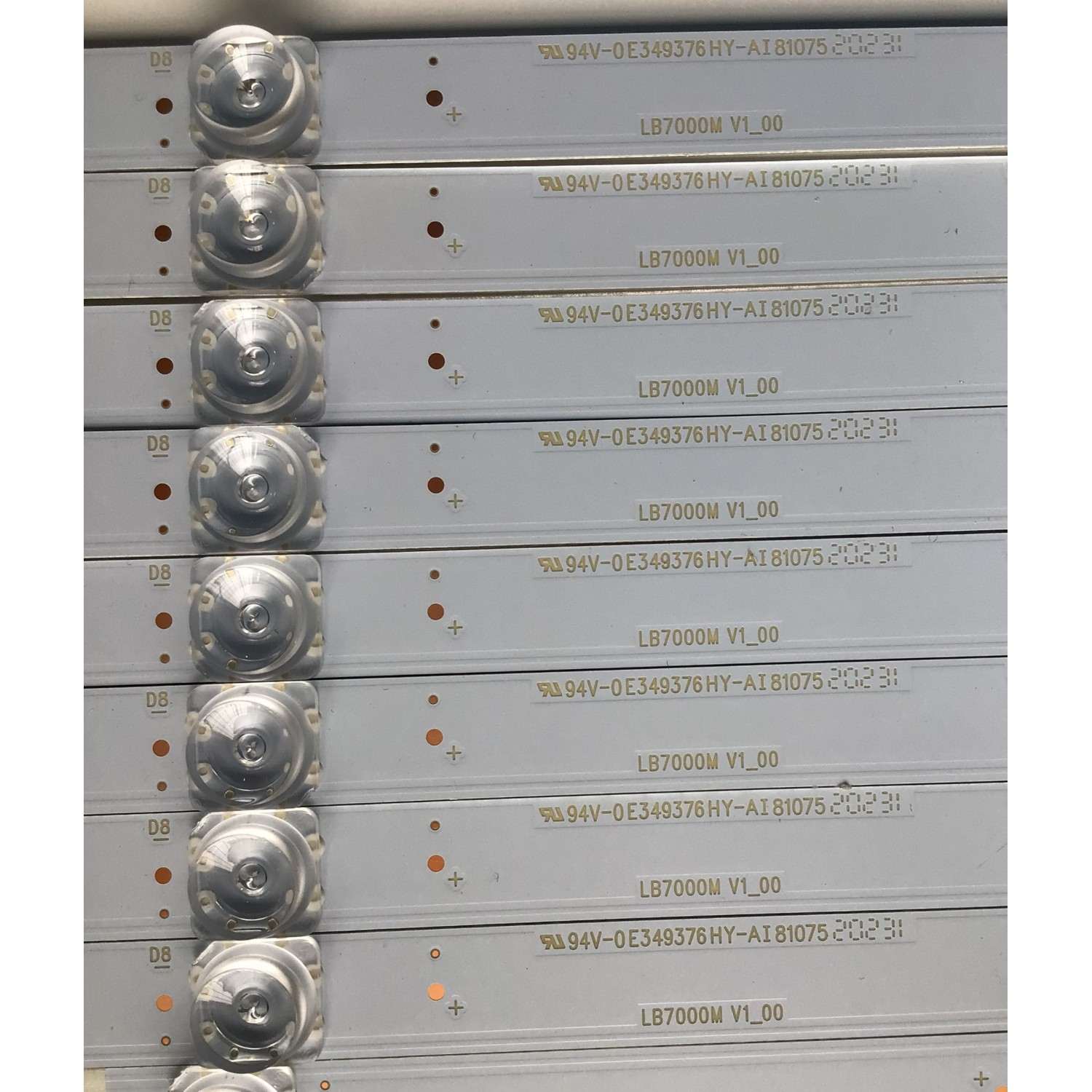 KIT DE LED'S PARA TV VIZIO (16 PIEZAS) / NUMERO DE PARTE LB7000M / LB7000M V0_00 / LB7000M V1_00 / AI81075 / PANEL SD700DUA-6 / MODELOS M706X-H3 / M706X-H3 LFTGB7AW - Imagen 3