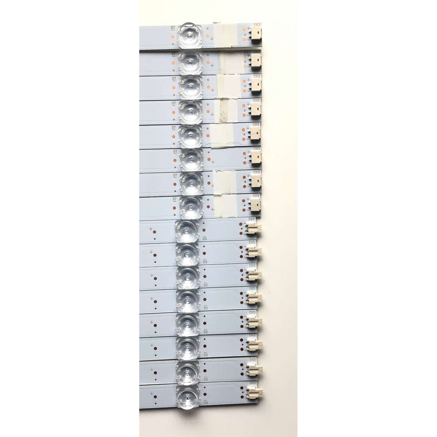 KIT DE LED'S PARA TV VIZIO (16 PIEZAS) / NUMERO DE PARTE LB7000M / LB7000M V0_00 / LB7000M V1_00 / AI81075 / PANEL SD700DUA-6 / MODELOS M706X-H3 / M706X-H3 LFTGB7AW - Imagen 4