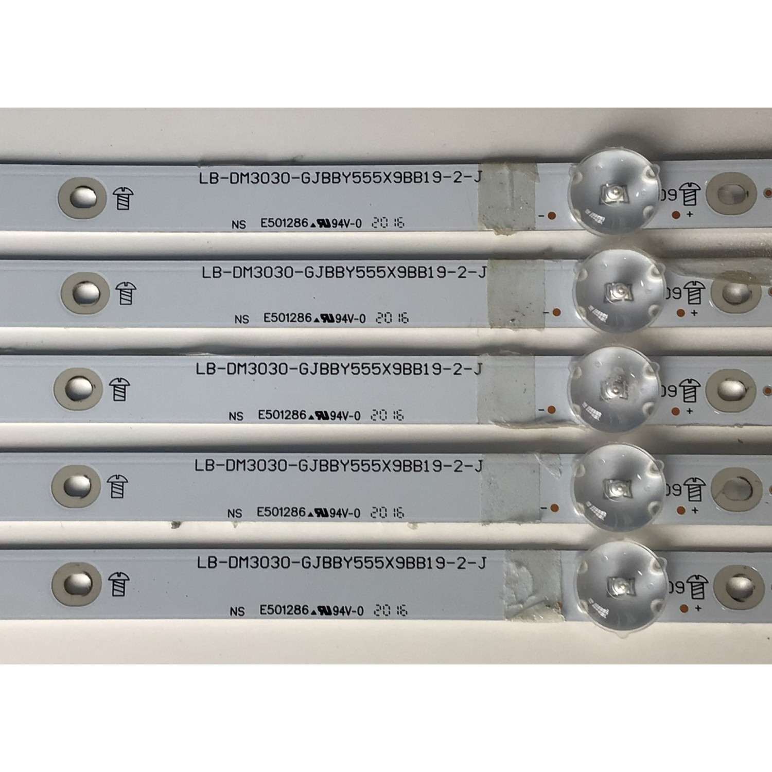KIT DE LED'S PARA TV INSIGNIA (5 PIEZAS) / NUMERO DE PARTE LB-DM3030-GJBBY555X9BB19-2-J / 210BZ09D0B33LBM0BX / 28T0T33FBW7N / 55B19-1 / PANEL TPT550U2-D132.L REV:S21C / TPT550U2-D132.L REV:S21B / MODELO NS-55DF710NA21 - Imagen 3