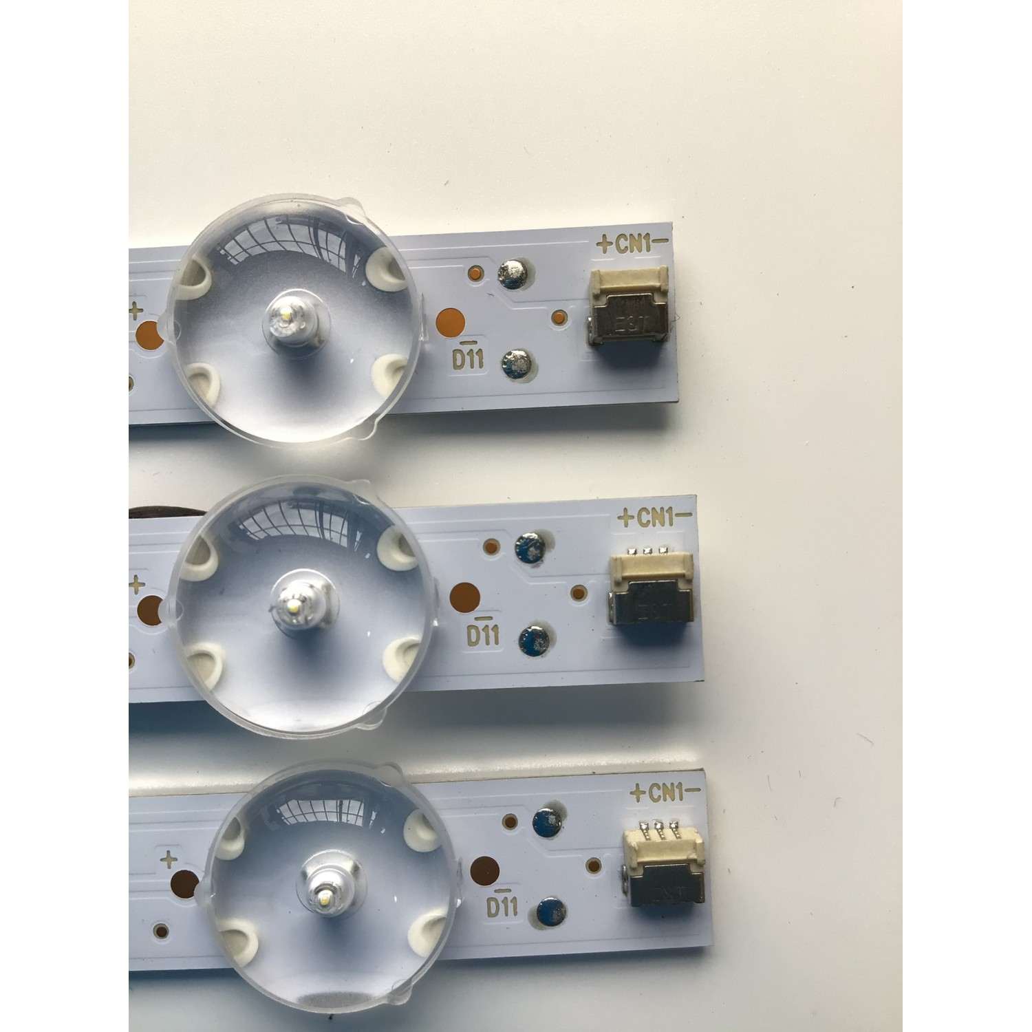 KIT DE LED'S PARA TV VIZIO (3 PIEZAS) / NUMERO DE PARTE LB4310E / LB4310E V0_00 / 210BZ11D0B33MBH0AL / 3B68600000YM / PANEL TPT430B5 / TPT430WR-QVN03.U / DISPLAY T430QVN03.8 / MODELOS V435-H11 / V435-H11 LTM5ZGLW / V435-J01 / V435-J01 LTPWE6WZ - Imagen 2