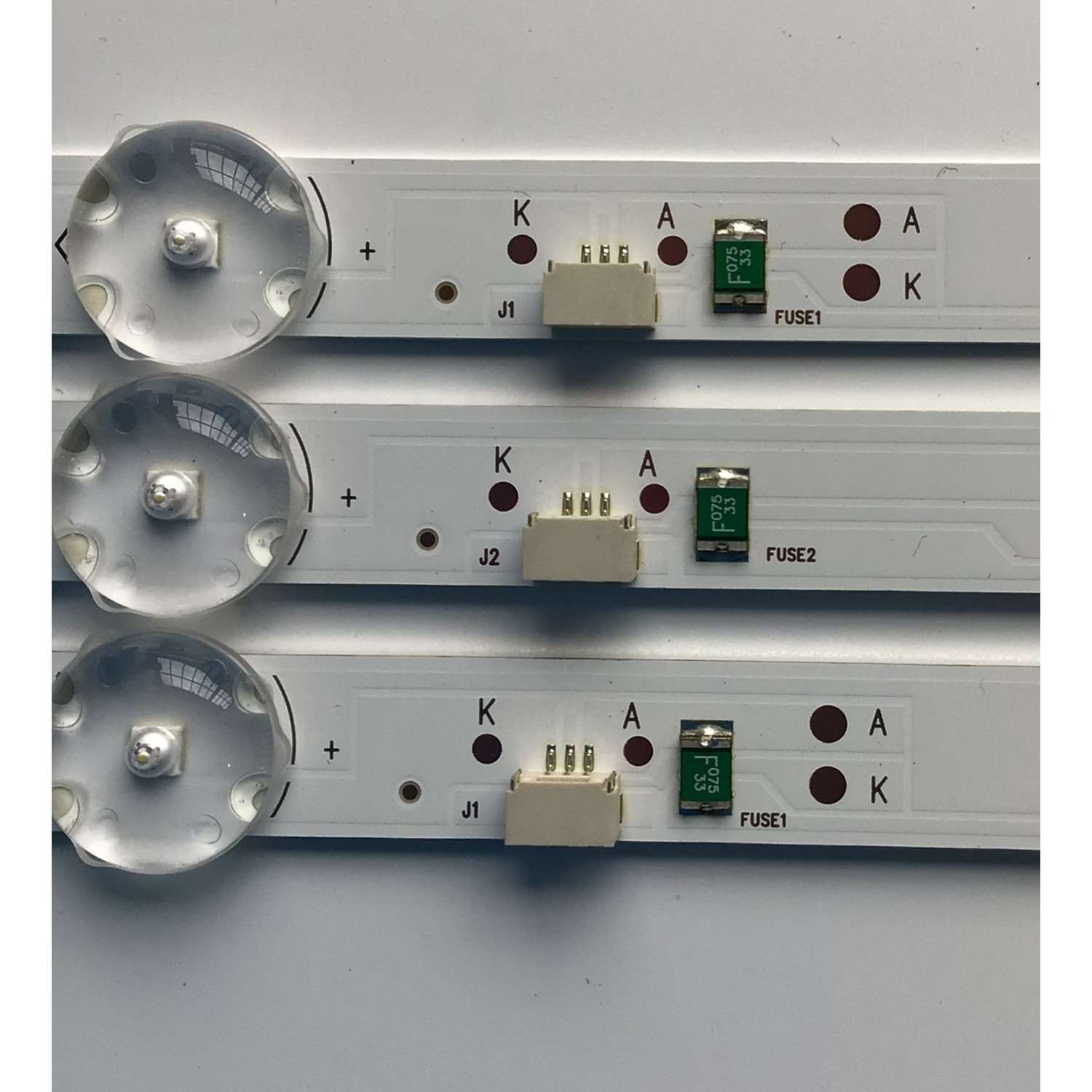KIT DE LED'S PARA TV SAMSUNG (3 PIEZAS) / NUMERO DE PARTE 303GC320062E / GC32D06-ZC22AG-24E / 200813BC08 / GC320M96 / PANEL BOEI 320WX1 / MODELO UN32M4500BF - Imagen 2