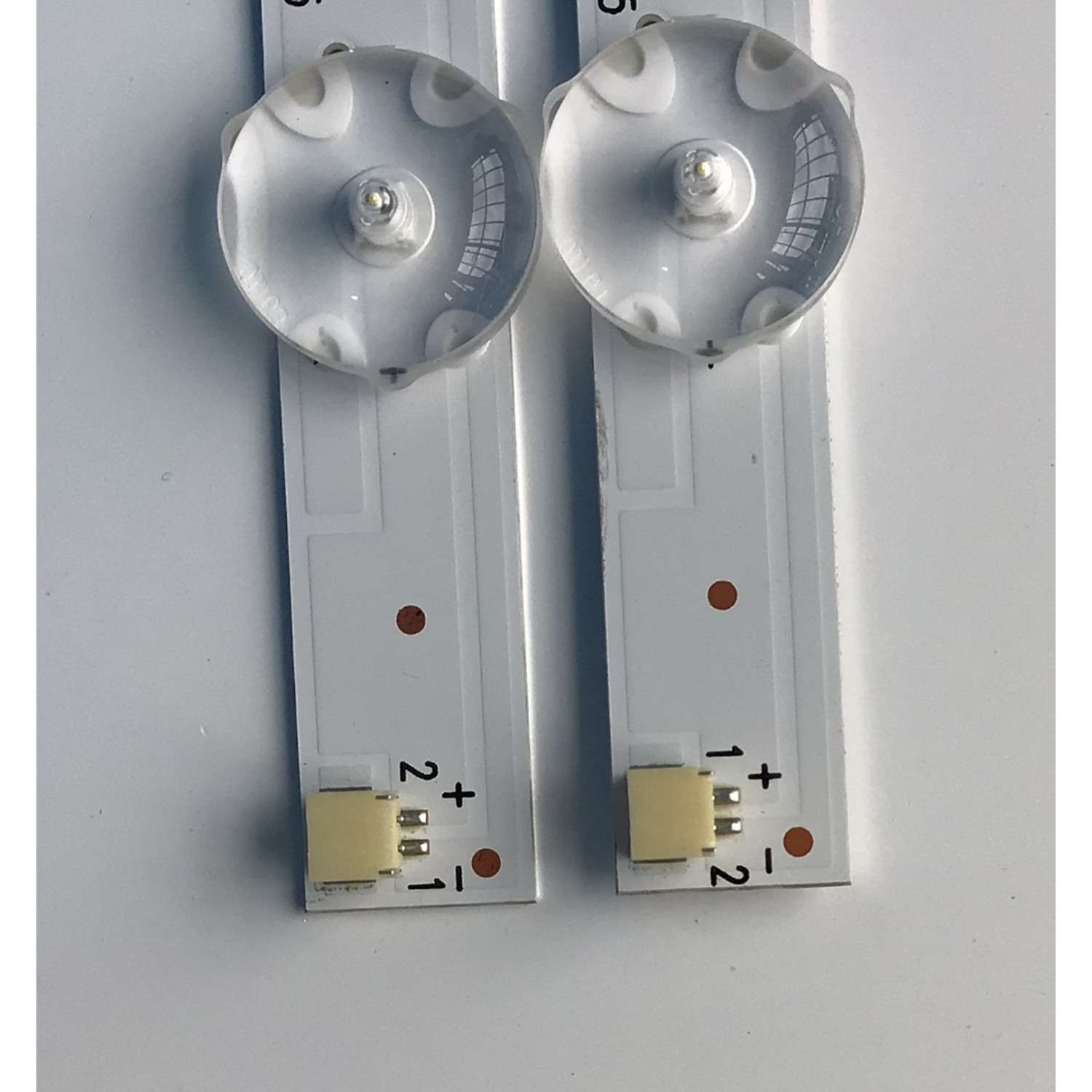 KIT DE LED'S PARA TV SAMSUNG (2 PIEZAS) / NUMERO DE PARTE BP32HD3030020502K / CRH-BP32HD3030020502K-A-REV1.1 / CRH-BP32HD3030020502K-B-REV1.1 / 62L8H27105CAH07NBP / 223862 / 0981010FFC85 / PANEL PT320AT03.3-XC-1 / MODELO UN32M4500BF  - Imagen 2