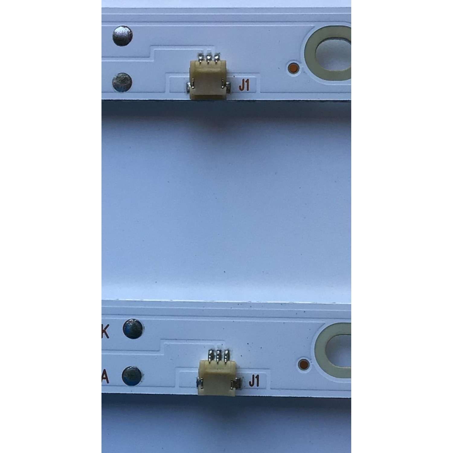 KIT DE LED'S PARA TV ELEMENT (4 PIEZAS) / NUMERO DE PARTE 303AK500040 / AHKK50D08-ZC22AG-03 / 2300001169-1 / AK500M10 / 181102A03 / PANEL T500-TAF-DLED / MODELO E25W5018 - Imagen 4