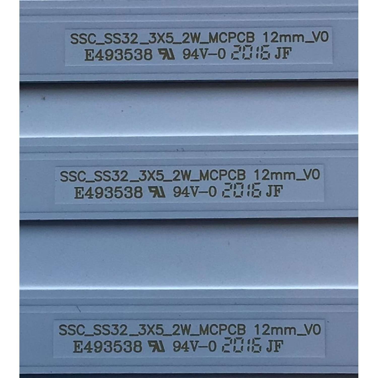 KIT DE LED'S PARA TV SAMSUNG (3 PIEZAS) / NUMERO DE PARTE SSC_SS32_3X5_2W_MCPCB / SSC_SS32_3X5_2W_MCPCB  12mm_V0 / 09810104MC04 / KE4P-64B0-2-B / PANEL T320HVN05-4 / MODELO UN325300AFXZA - Imagen 3