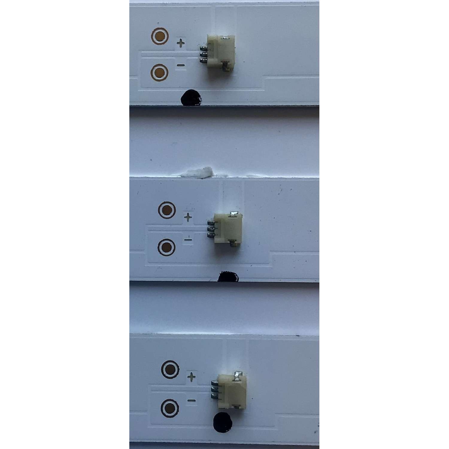 KIT DE LED'S PARA TV ELEMENT (3 PIEZAS) / NUMERO DE PARTE CRH-K38.53030T030675W / CRH-K38.53030T030675W-REV1.6W / M01Y158J26PQR1780K / 208708.2 / PANEL CN385CN7520 / MODELO ELSW3917BF - Imagen 2