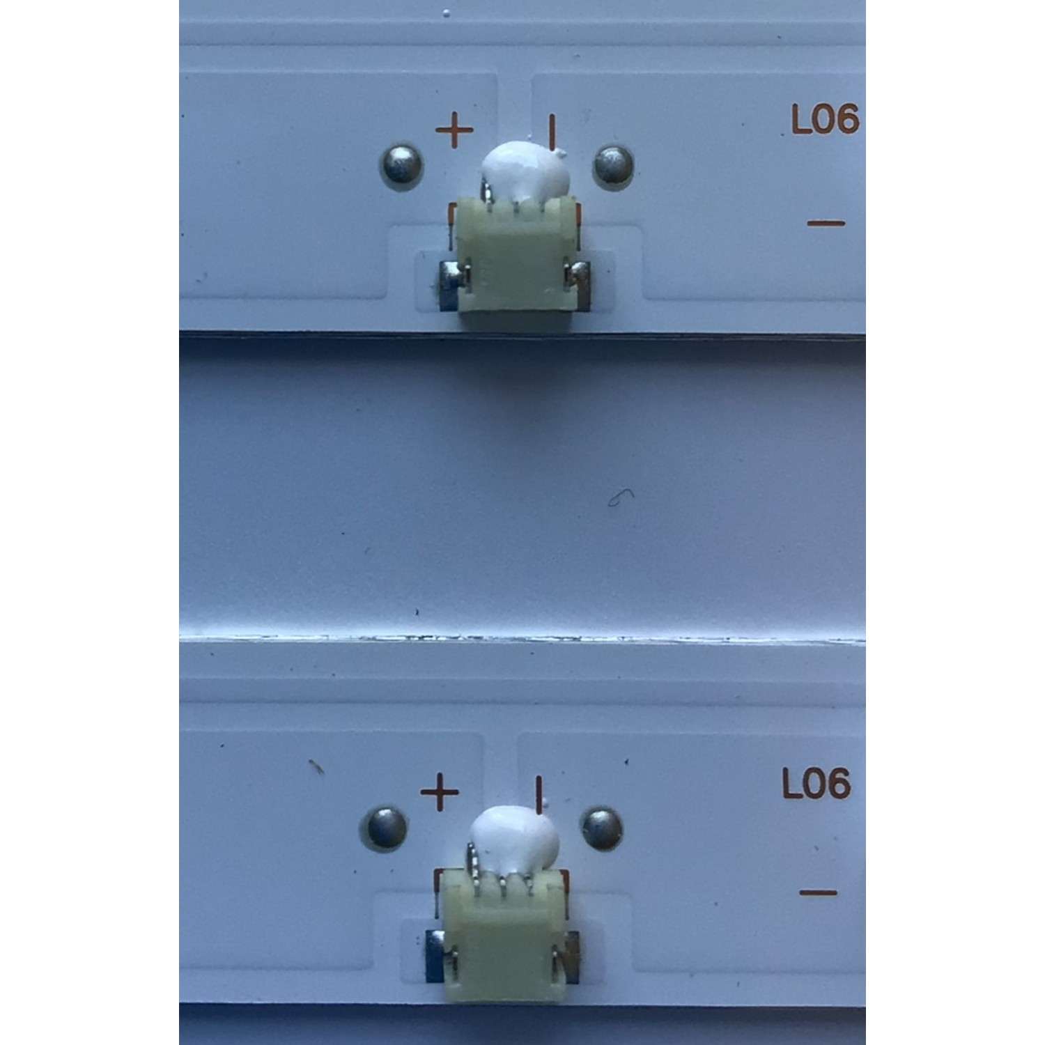 KIT DE LED'S PARA TV ELEMENT (2 PIEZAS) / NUMERO DE PARTE 02D651206001-X2 / 14BHT7F3W47 / A050132GD1000001 / YAL13-00630300-92 / MODELO ELEFW328C  M8P0H - Imagen 4