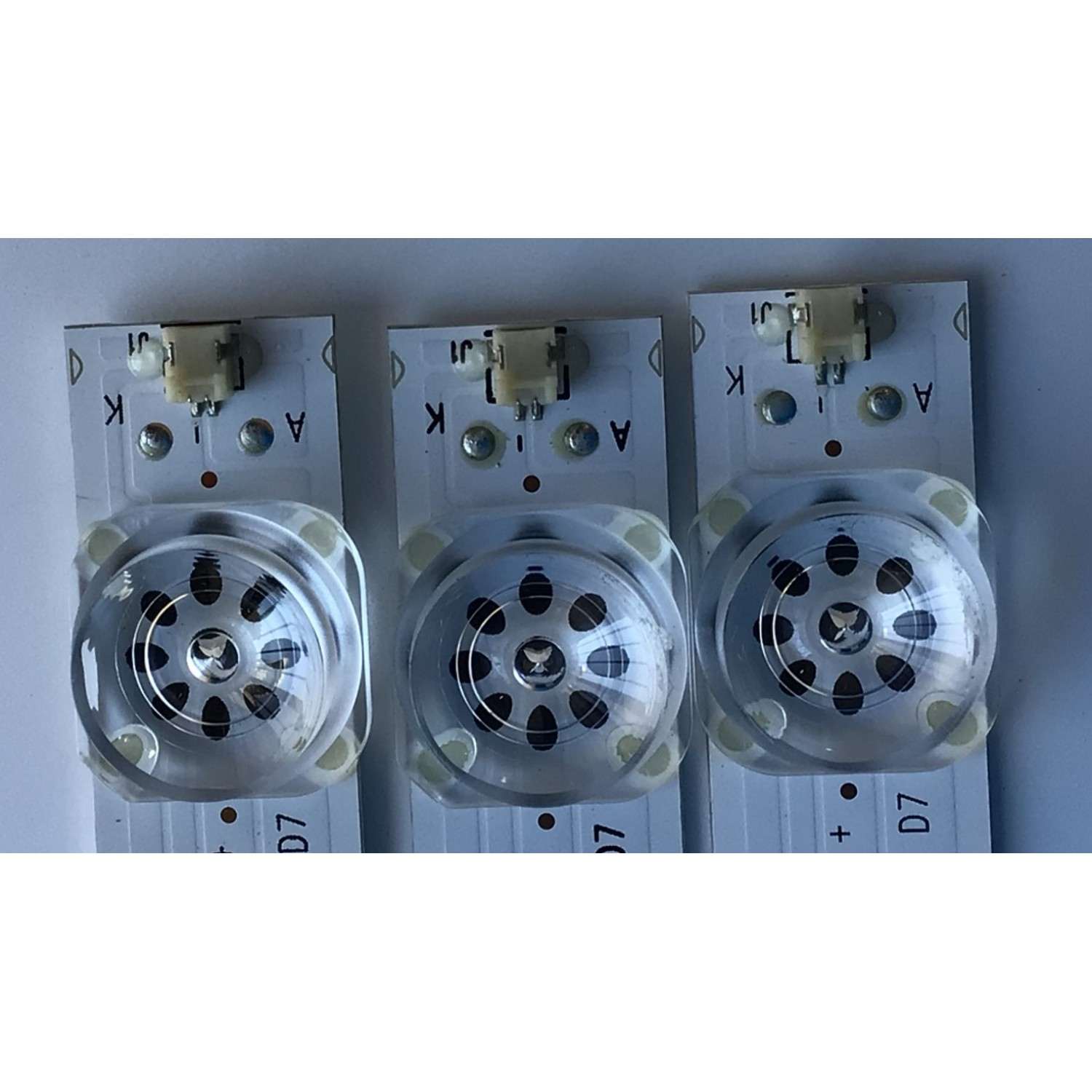 KIT DE LED'S PARA TV ELEMENT / AVGO (3 PIEZAS) / NUMERO DE PARTE 303TH395040 / TFMT395D07-ZC23AG-07 / TH395M09 / 112600163 / PANEL T395-TAF-DLED / MODELOS ELST4017 J8H0M / E2SW3918 / ELSW3917BF / NP4P0 - Imagen 2