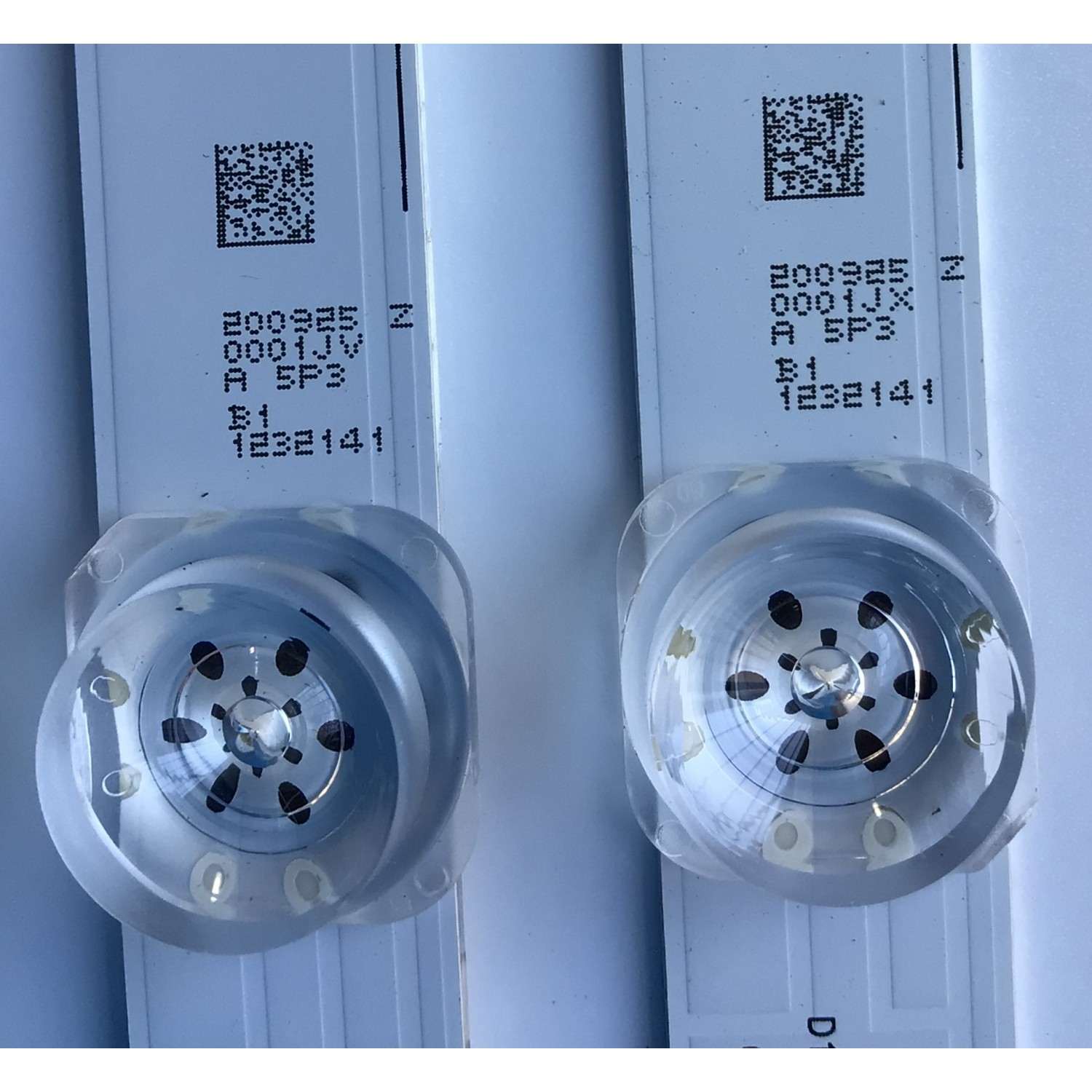 KIT DE LED'S PARA TV HISENSE (2 PIEZAS) / NUMERO DE PARTE HD425X1U81-T0L3+2019110801+SVH425A11 / ZD_SSC_D425_2X14_01_ RFE30_V1.2_20191108 / HIP7.820.150 / 1232141 / E466169 / PANEL HD425X1U51-T0L3/S0/GM/R0H / MODELO 43R6090G5 - Imagen 5
