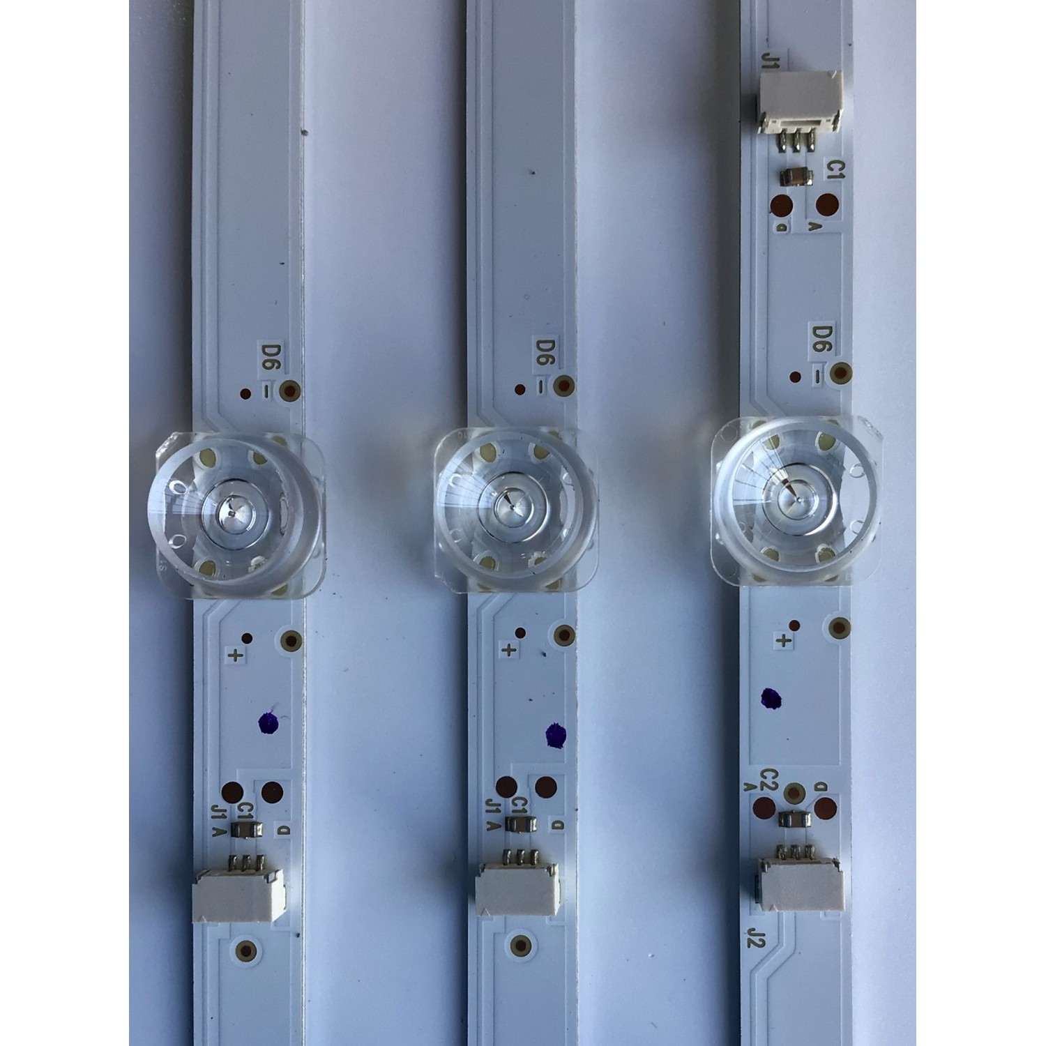 KIT DE LED'S PARA TV TCL (3 PIEZAS) / NUMERO DE PARTE TCL-43D8-3030FC-3X12 / TCL-43D8-3030FC-3X12-A-LX20191111 VER 4 / TCL-43D8-3030FC-3X12-A-LX20191111 VER 4 / YHE-4C-LB4312-YH / PANEL LVU430NEBL CD9W00 / MODELO 43S525 - Imagen 3