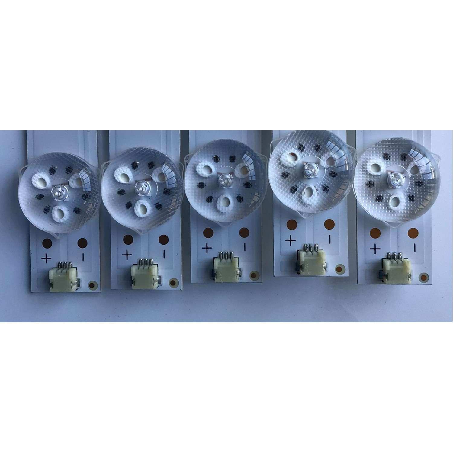 KIT DE LED'S PARA TV ELEMENT (5 PIEZAS) / NUMERO DE PARTE JL.D550A1330-390AS-M / JL.D550A1330-390AS-M_V01 / 21006942 / PANEL LSC550FN11 / MODELOS E4SW5518 / E4SFT5517 H8D1H  - Imagen 4