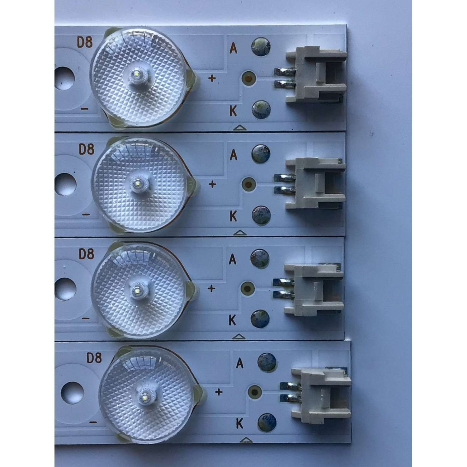 KIT DE LED'S PARA TV ELEMENT (4 PIEZAS) / NUMERO DE PARTE 303TH390045 / TFMT39D08-ZC21AG-02 / TH390M15 / 112600033 / PANEL T390DXB(P)-(DLED) / MODELO ELEFW3916 - Imagen 2