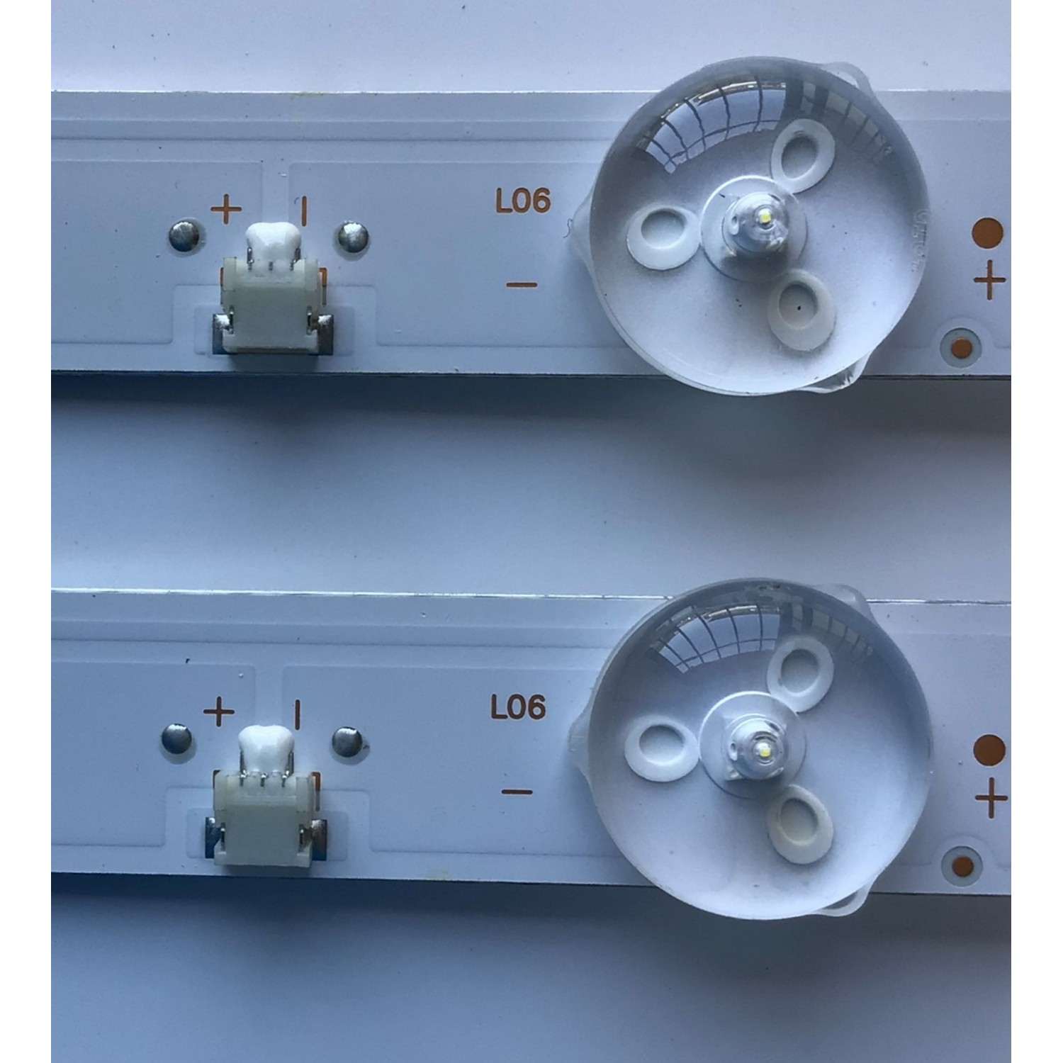 KIT DE LED'S PARA TV ELEMENT (2 PIEZAS) / NUMERO DE PARTE 02D651206001-X2 / A050132GD1000001 / YAL13-00630300-92 / 14AHT7F3W47 / PANEL CV320H1-F01 / MODELOS ELEFW328C / ELEFW328C  M8P0H - Imagen 2