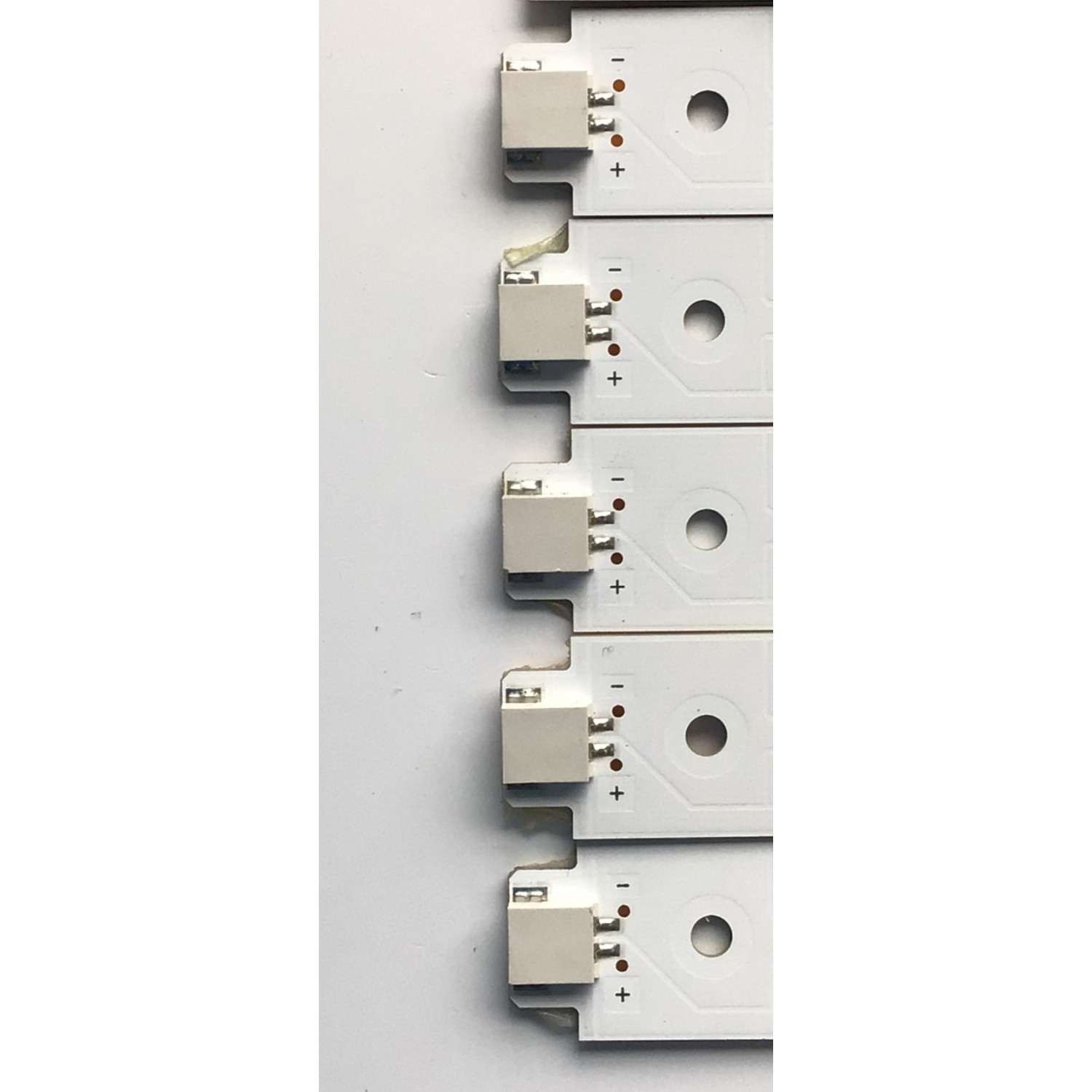KIT DE LED'S PARA TV VIZIO (10 PIEZAS) / NUMERO DE PARTE IC-D-HWX43D496 / IC-D-HWX43D496L / IC-D-HWX43D496R / 056.38005.0531 / PANEL T430HVN01.0 / MODELO D43-D2 - Imagen 2