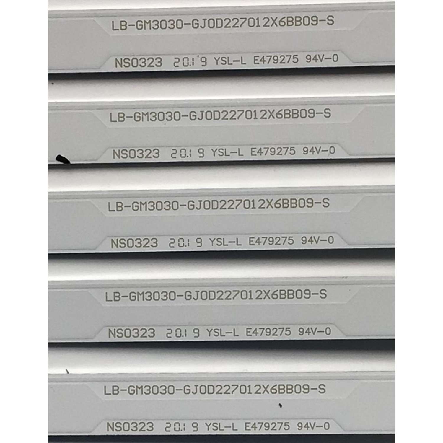 KIT DE LED'S PARA TV INSIGNIA (12 PIEZAS) / NUMERO DE PARTE GJOD227012XBB09 / LB-GM3030-GJOD227012XBB09-S / NS0323 / 210BZ06D0B334BT00X / 70BB09 / PANEL TPT700B5-U1T01 / MODELO NS-70DF710NA21  - Imagen 3
