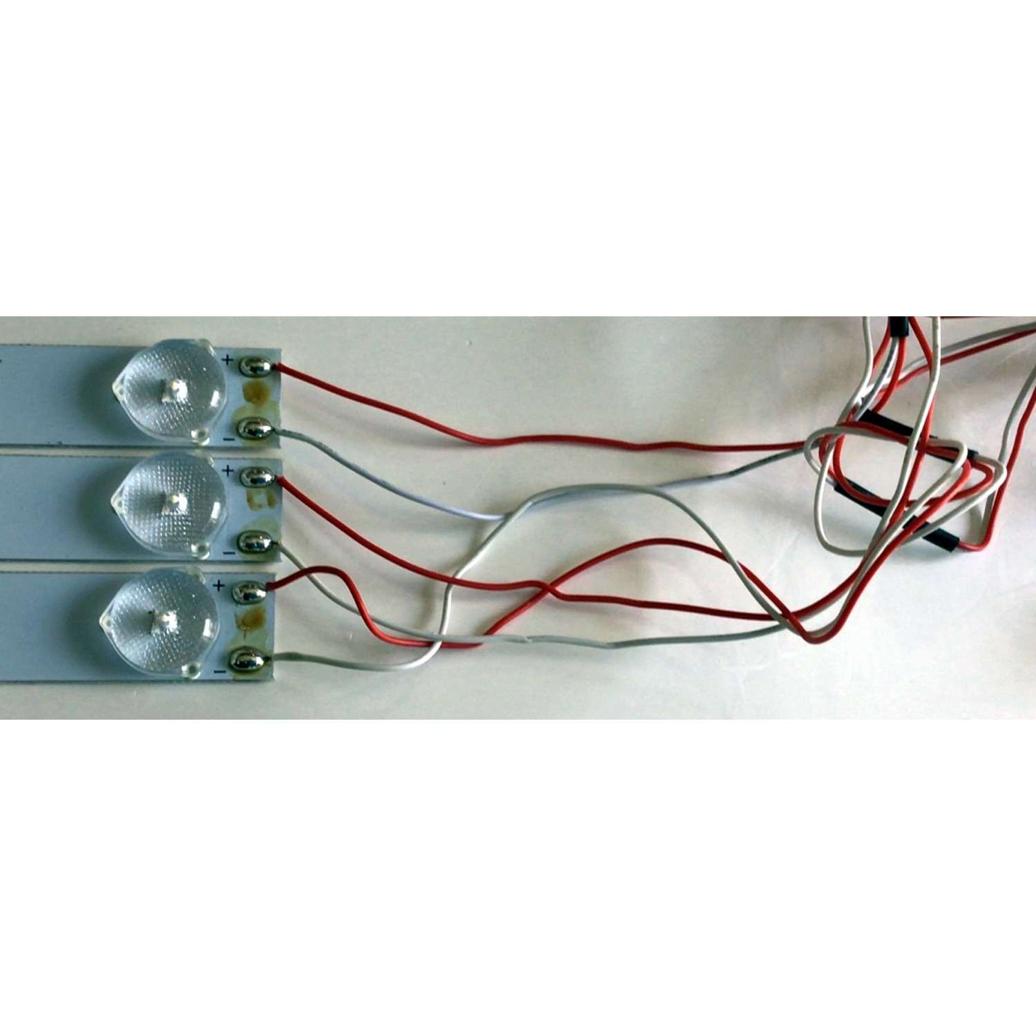 KIT DE LED'S PARA TV INSIGNIA (3 PIEZAS) / NUMERO DE PARTE IC-B-HWBB32D382 / 570202000528 / PGH-B01-F7+009 / PANEL SM315TCA10 D0307  / MODELO NS-32D311NA15 - Imagen 4