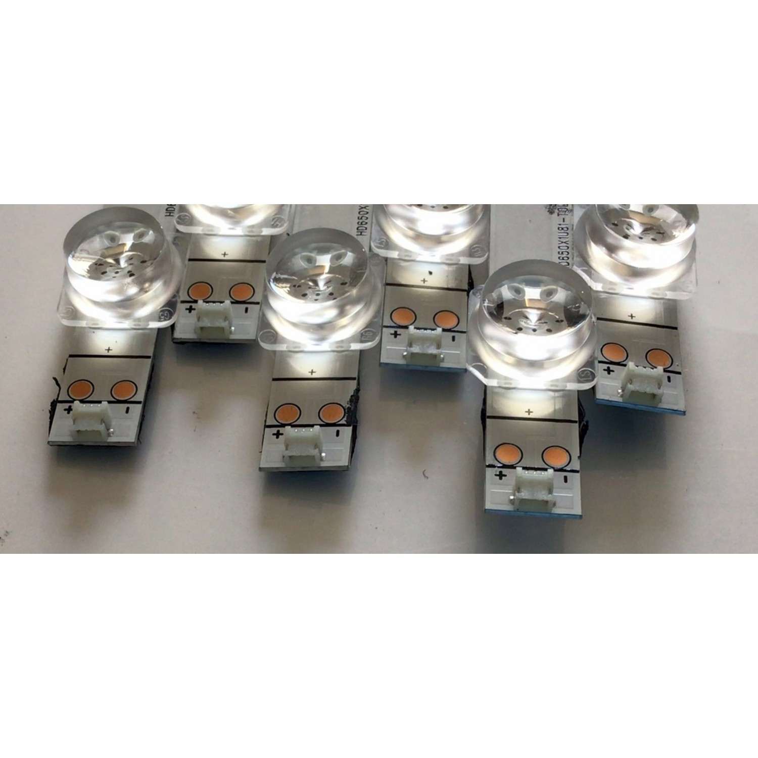 KIT DE LED'S PARA TV HISENSE (6 PIEZAS) / NUMERO DE PARTE SVH650AH8 / CRH-BX65X1U813030T060999P-REV1.2 / HD650X1U81-T0L1-2019092501 / 200328X / 22002000 / 1220350 / PANEL HD650X1U81-L1/S0/GM/ROH / MODELO 65R6E3 / 65R6E4 / 65R6090G / 65A60 GMV - Imagen 2