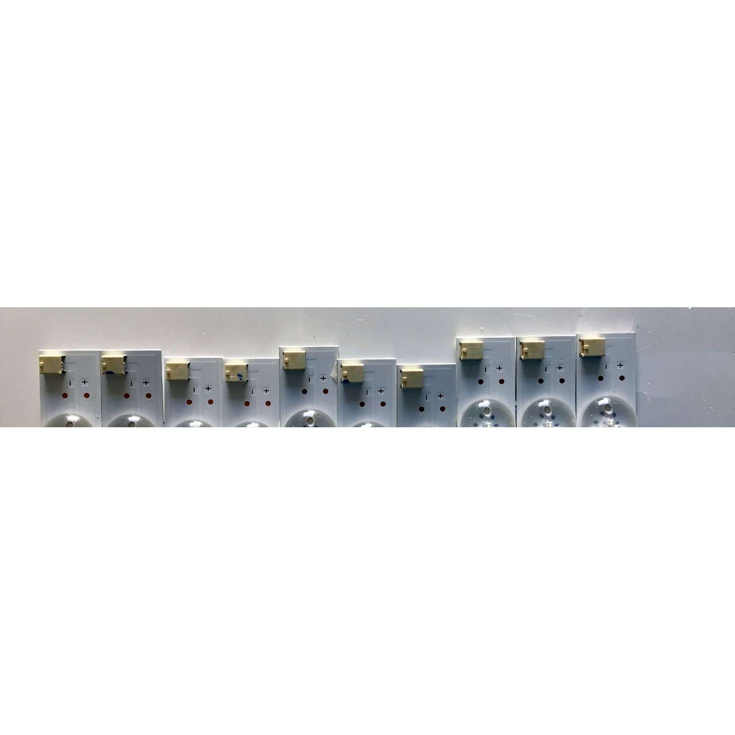 KIT DE LED'S PARA TV ONN·ROKU TV (10 PIEZAS) / NUMERO DE PARTE ZG58D6C30300510056 / CRH-ZG58D6C30300510056REV1.2 / LB-C580-D6C-U-P-5-17-X1 / 58D6C / B200522AGC / Y174-L06-HA-2 / PANEL C580Y19-D6 / MODELO 100018971 (58) - Imagen 4
