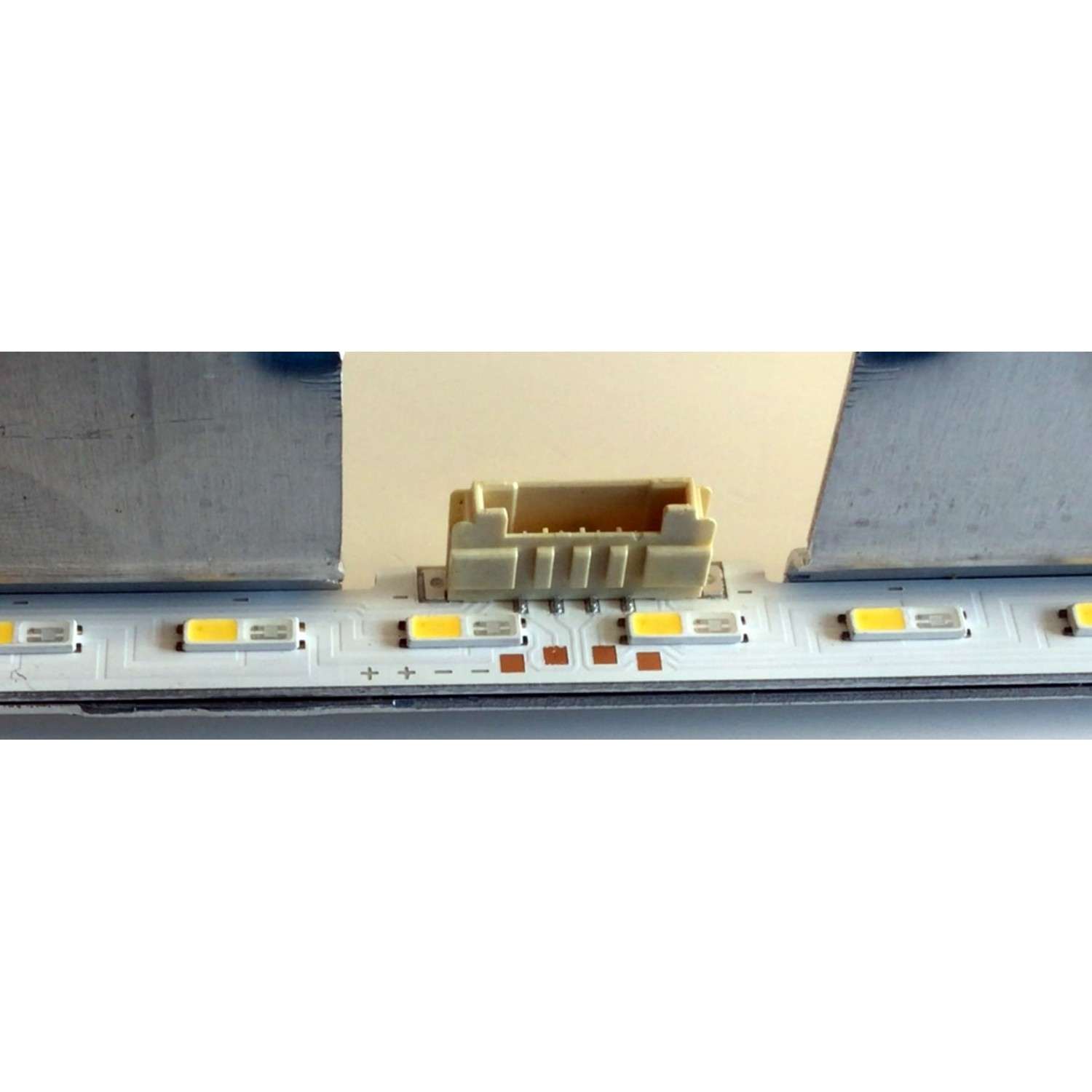 LED PARA TV SAMSUNG / NUMERO DE PARTE BN96-50381A / V0T6-430SM0-R0 / 50381A / BN61-15482A 006 / Y18 43'' NU7100F/NU7000F/NU5500F / PANEL CY-RT043HGAV2H / MODELOS QN43Q60 / QN43Q60TBFXZA  AB01 / QN43LS03TAFXZA  BA01 / QN43Q6DTAFXZA  AB01 / QN43LS01TAFXZA - Imagen 2