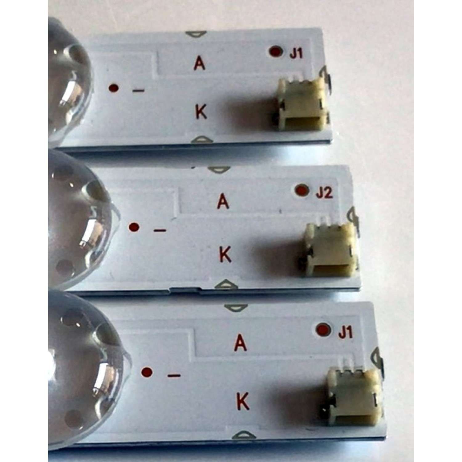 KIT DE LED'S PARA TV VIZIO (3 PIEZAS) NUMERO DE PARTE 303HX430033 / HFSX43D08-ZC22AG-04E / HX430M07 / PANEL'S BOEI430WU1 / MODELO D43FX-F4 - Imagen 2