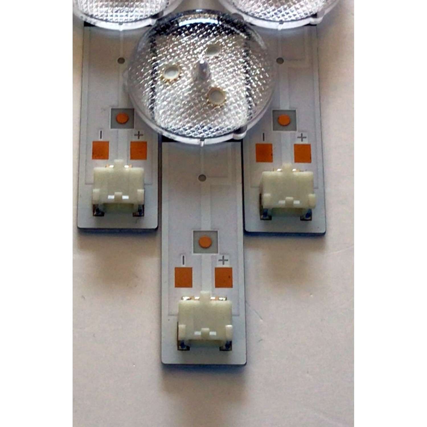 KIT DE LEDS PARA TV SAMSUNG ORIGINAL 3 PIEZAS / NUMERO DE PARTE BN96-46569A / 46569A / L1_N5K_5_FAM_(1)_R1.1_S2R_100 / LM41-00620A / PANEL CY-JN040BGNV1H / MODELO UN40J5290AFXZA - Imagen 2