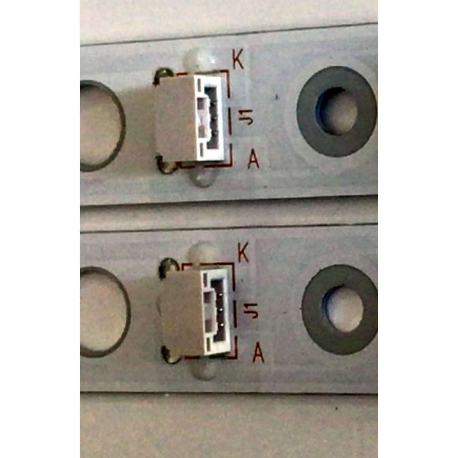 KIT DE LED'S PARA TV HKPRO (2 PIEZAS) NUMERO DE PARTE 303TC320034 / TCL32D05-ZC22AG-11 / TC320M05 / 4C-LB320T-ZC2C / PANEL LVW320CSDX E26 V31 / MODELO HKP32F18 - Imagen 4