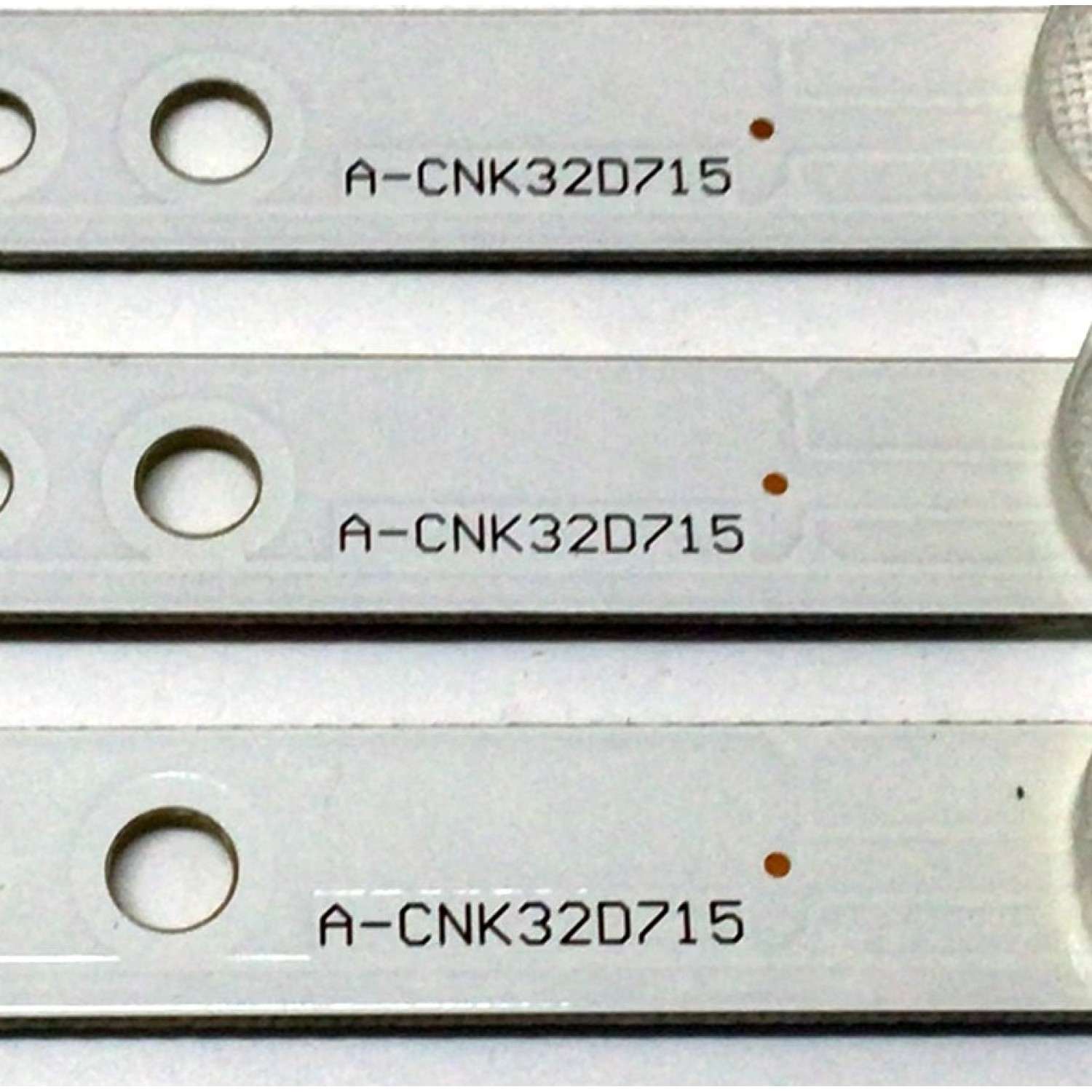 KIT DE LED´S PARA TV (3 PIEZAS) / NUMERO DE PARTE A-CNK32D715 / 7838-618012-06700003 / TCA108MA062RPA / E74739 / WE116V0A - Imagen 2