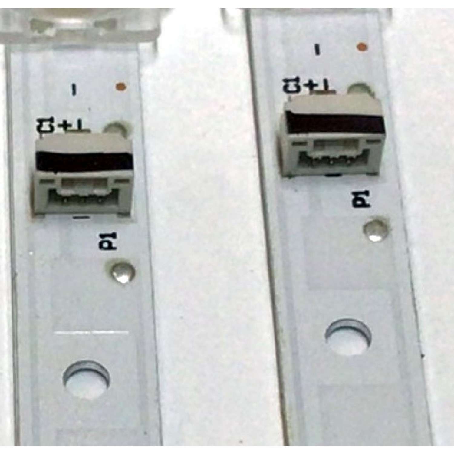 KIT DE LEDS ORIGINAL PARA TV TCL 2 PIEZAS / NUMERO DE PARTE 40HR330M10A0 V4 / 4C-LB4010-HR05JC / 40HR330M10A0 / 40D6 10*2 / 4C-LB4010-HR05J / 40D6 / PANEL LVF395NDEL / MODELOS 40S334 / 40S325 / 40S325MABA / 40S325TAAA / 40S325TABA / 40FE5606 - Imagen 4