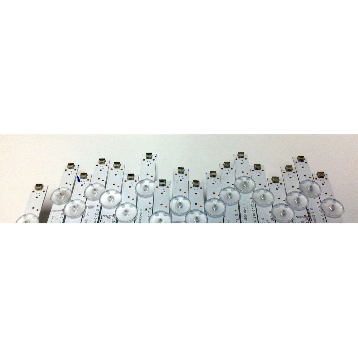 KIT DE LED´S PARA TV (18 PIEZAS) / NUMERO DE PARTE GJBBY7018X10SBS01 / YSL-LE479275 / LB-GM3030-GJBBY7018X10SBS01-1-S / 210BZ10D0B339BT00X / 74B6000EEN7N / 70SB01 - Imagen 2