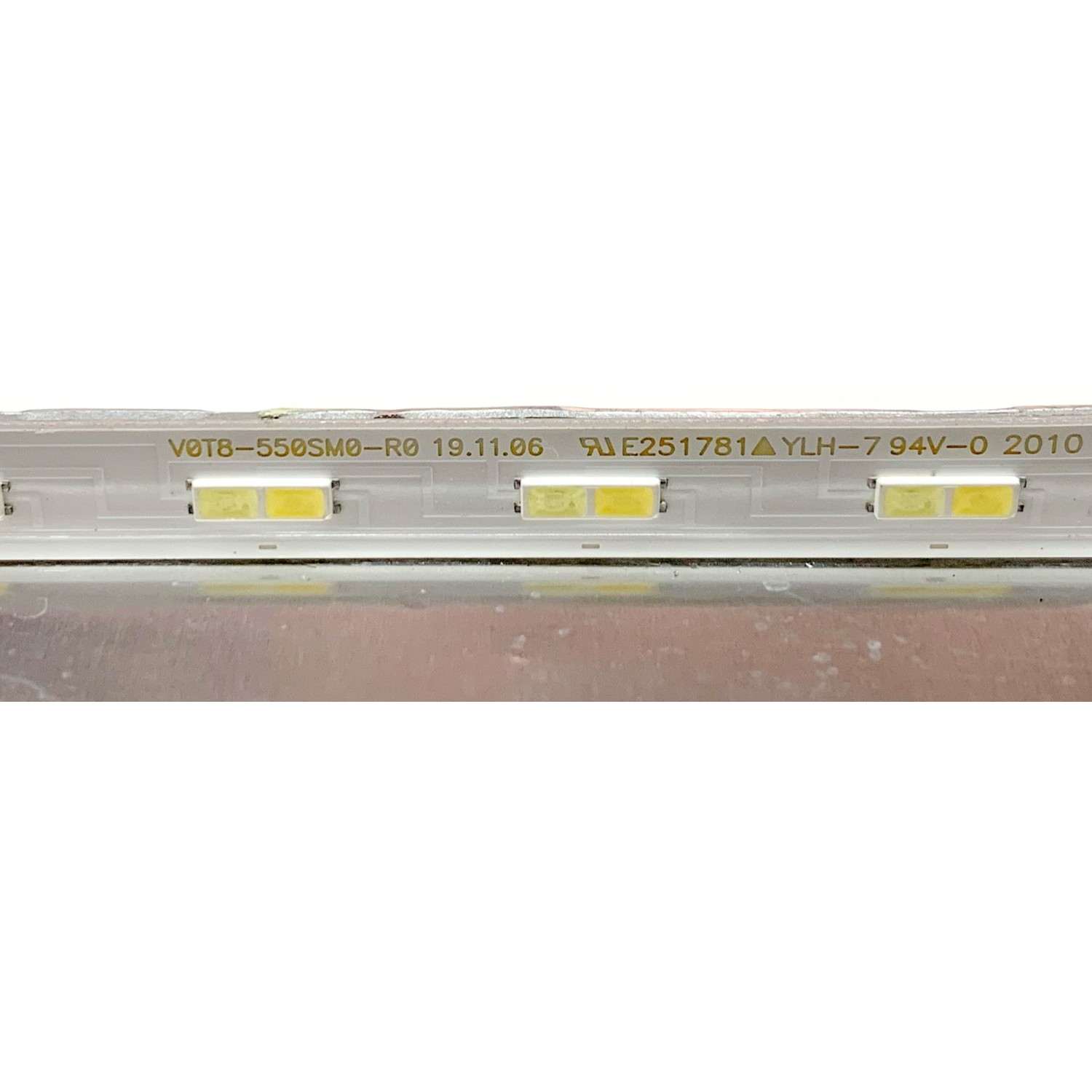 LED PARA TV SAMSUNG / NUMERO DE PARTE V0T8-550SM0-R0 / BN96-50379A / BN61-15485A / Y18 NU7K 55'' / E251781 / PANEL CY-NT055HGAV1H / MODELO UN55TU850 / UN55TU850DFXZA / (MEDIDAS 1.20M x 12CM) - Imagen 4