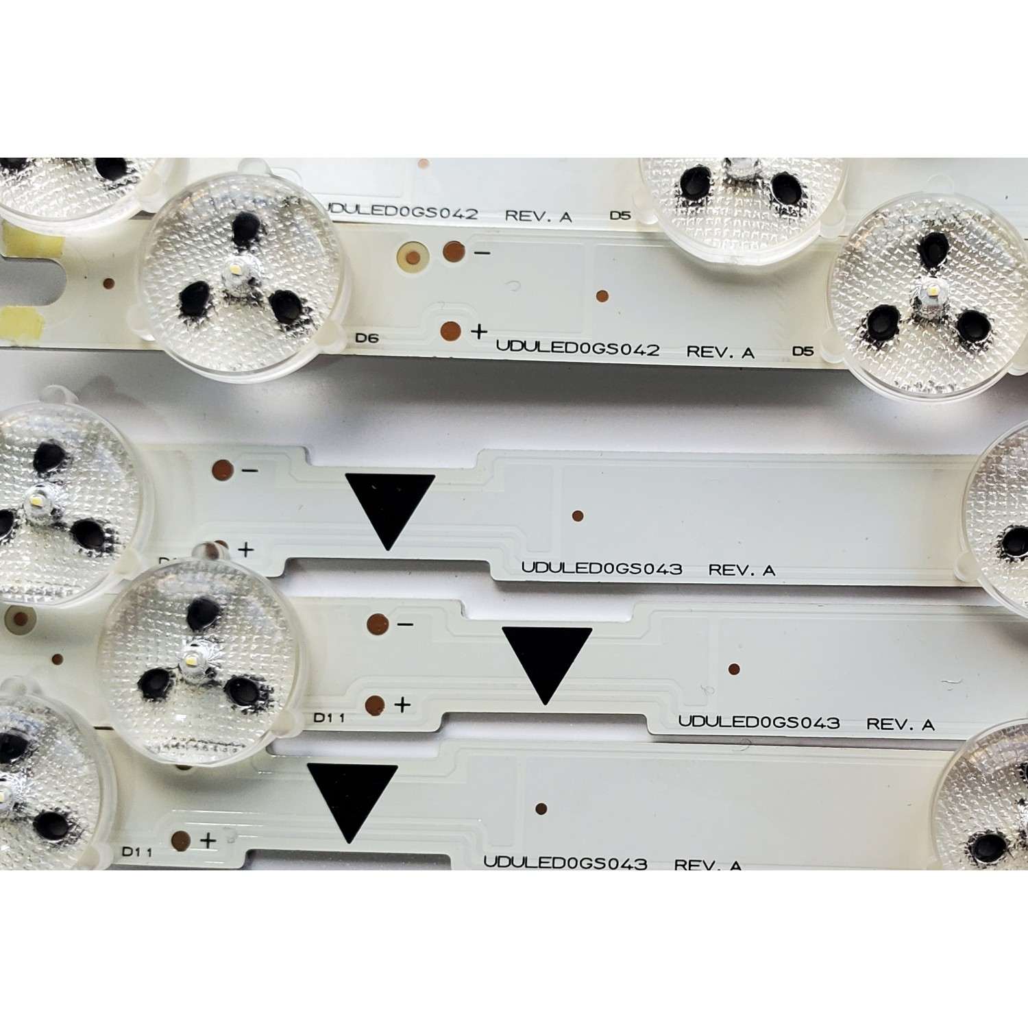 KIT DE LED'S PARA TV PHILIPS ((6 PIEZAS)) / NUMERO DE PARTE UDULED0GS042 / UDULED0GS043 / LG INNOTEK 40INCH DOPPLER A TYPE REV0.0 / 40INCH DOPPLER B TYPE REV0.0 / 40W11S1P / PANEL U4A20XH / DISPLAY V400HJ6-PE1 REV.C1 / MODELOS 40PFL4609/F8 / 40MV324X/F7 - Imagen 2