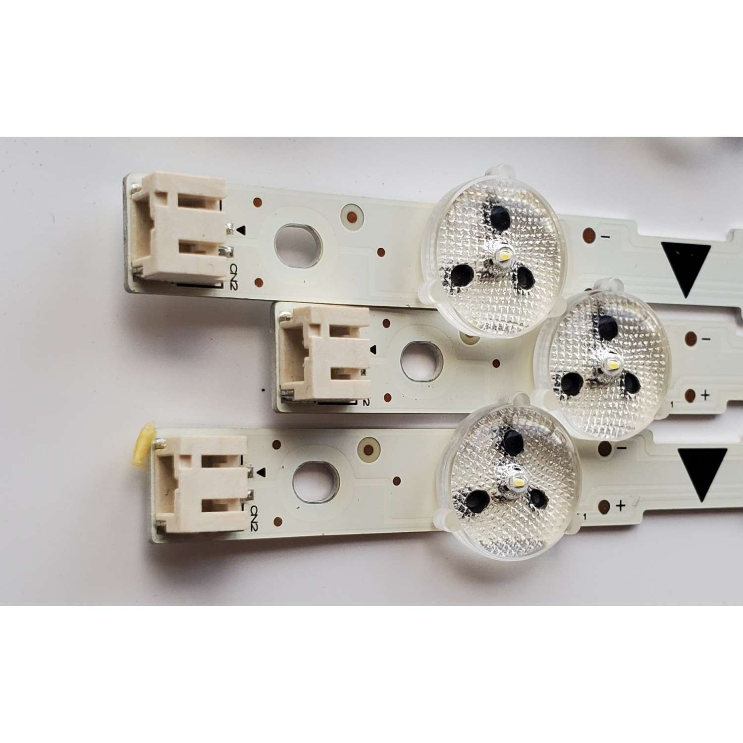 KIT DE LED'S PARA TV PHILIPS ((6 PIEZAS)) / NUMERO DE PARTE UDULED0GS042 / UDULED0GS043 / LG INNOTEK 40INCH DOPPLER A TYPE REV0.0 / 40INCH DOPPLER B TYPE REV0.0 / 40W11S1P / PANEL U4A20XH / DISPLAY V400HJ6-PE1 REV.C1 / MODELOS 40PFL4609/F8 / 40MV324X/F7 - Imagen 5