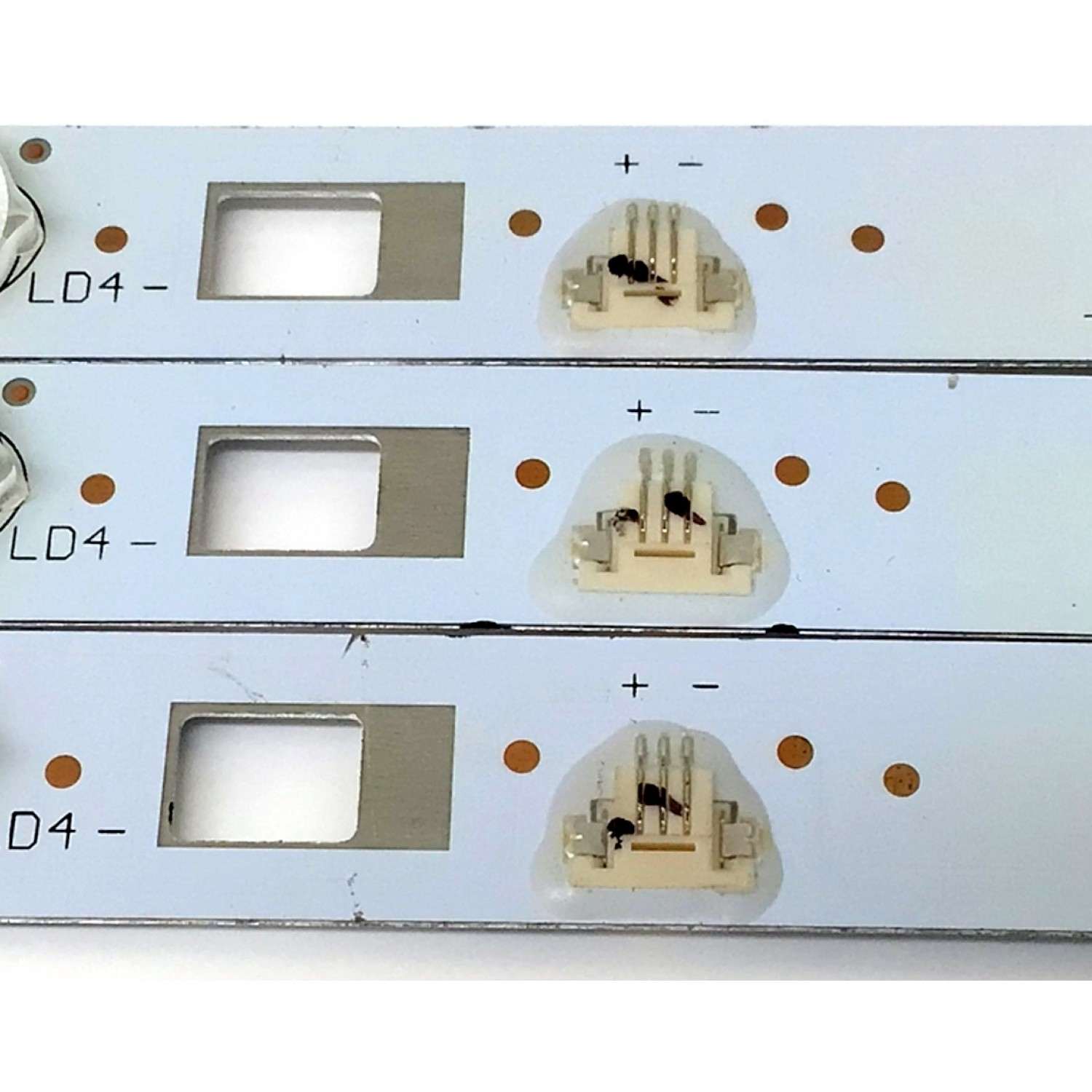 KIT DE LED'S PARA TV TCL ((3 PIEZAS)) / NUMERO DE PARTE GIC32LB27_LED3030_V0.6_20140820 / GIC32LB27 / 4C-LB3208-ZM3 / PANEL LVW320NDAL / ST3151A05-8 / MODELOS 32S3700 / 32S4610R / 32S3700TCA / 32S3700TAAA / 32S3700TBAA / 32S3700TCAA / 32S3700TCAAA - Imagen 3