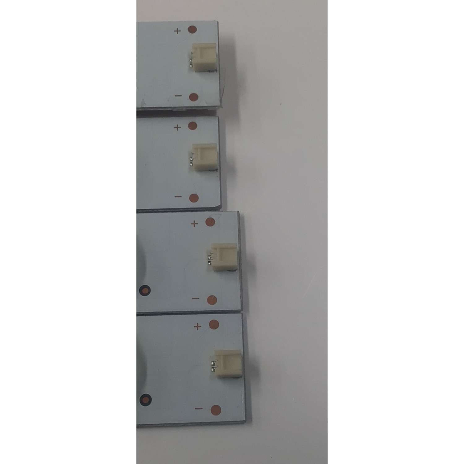 KIT DE LEDS PARA TV SEIKI ORIGINAL 4 PIEZAS / NUMERO DE PARTE IC-C-CNCF39D476  / 910-390-1013 / T390H1-P01-DY4 VER.K1 / T390H1-P01-DY4 (VER.K1) / PANEL T390H1-P01-DY4 / MODELO SE39UY04-1 - Imagen 5