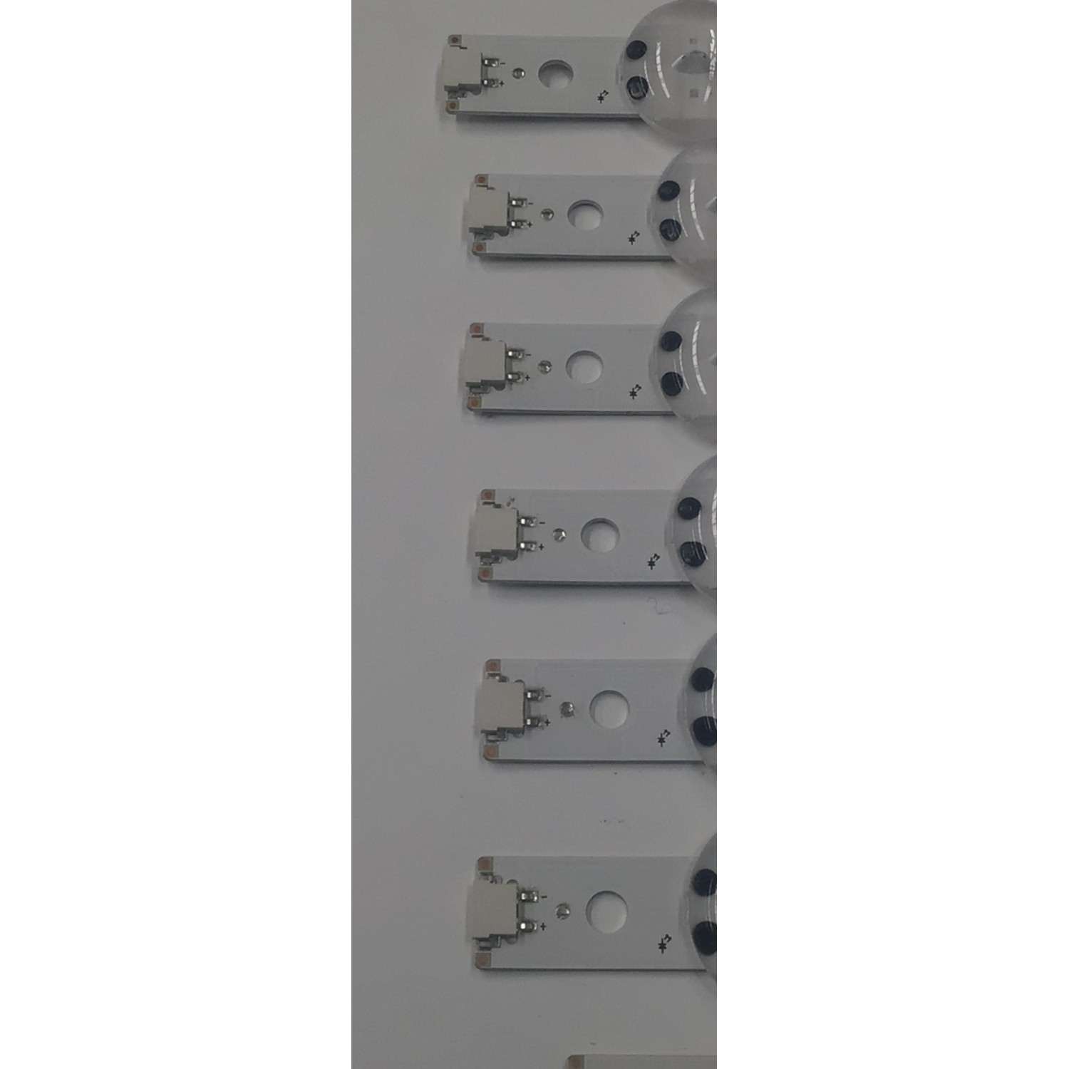 KIT DE LEDS PARA TV LG ORIGINAL 12 PIEZAS / NUMERO DE PARTE EAV64993801 / EAV64993901 / LGIT_TRIDENT_82UM75_A_L / LGIT_TRIDENT_82UM75_B_L / LGIT_82UM75_R2_190626_A / LGIT_82UM75_R2_190626_B / 82UM75_REV01 / PANEL HC820DQF / MODELOS 82UN8570 / 82UM8070 - Imagen 8