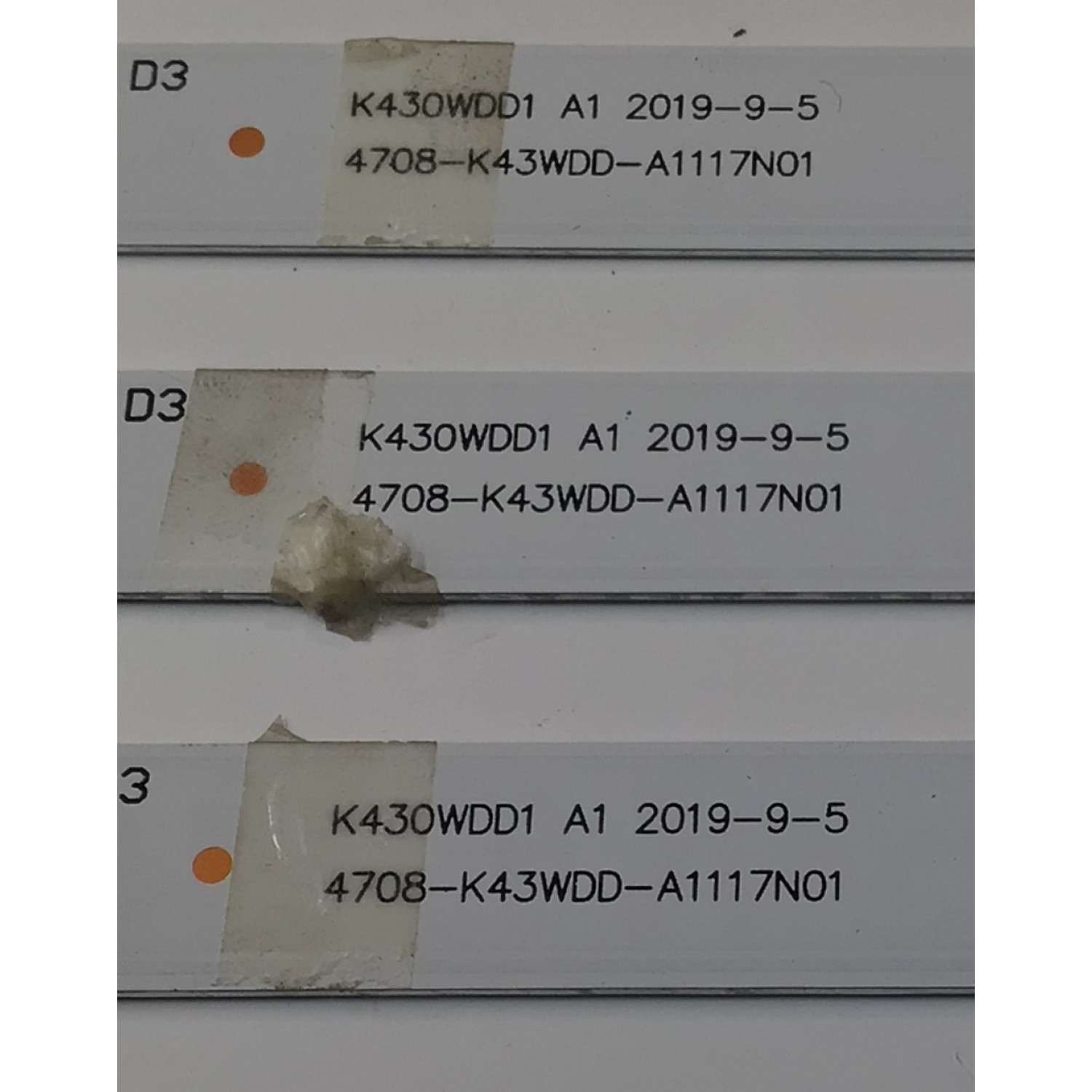 KIT DE LEDS PARA TV JVC ORIGINAL 3 PIEZAS / NUMERO DE PARTE 4708-K43WDD-A1117N01 / K430WDD1 A1 / YSDL 4700RA0 / 9252-A0 / 113X08-430D1021 / K430WDD1 / 224306 / YD-220226-3205B933 / PANEL K430WDF / DISPLAY LC430DUQ (SK)(A3) / MODELO SI43FRF - Imagen 3