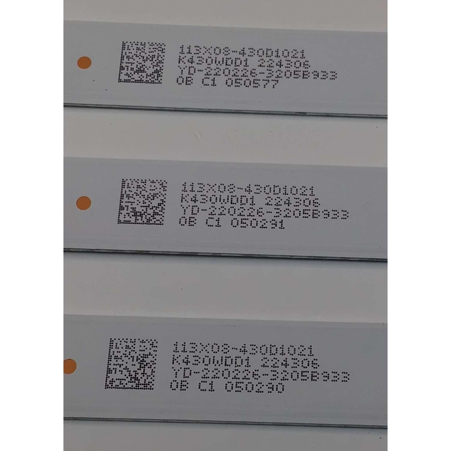 KIT DE LEDS PARA TV JVC ORIGINAL 3 PIEZAS / NUMERO DE PARTE 4708-K43WDD-A1117N01 / K430WDD1 A1 / YSDL 4700RA0 / 9252-A0 / 113X08-430D1021 / K430WDD1 / 224306 / YD-220226-3205B933 / PANEL K430WDF / DISPLAY LC430DUQ (SK)(A3) / MODELO SI43FRF - Imagen 2