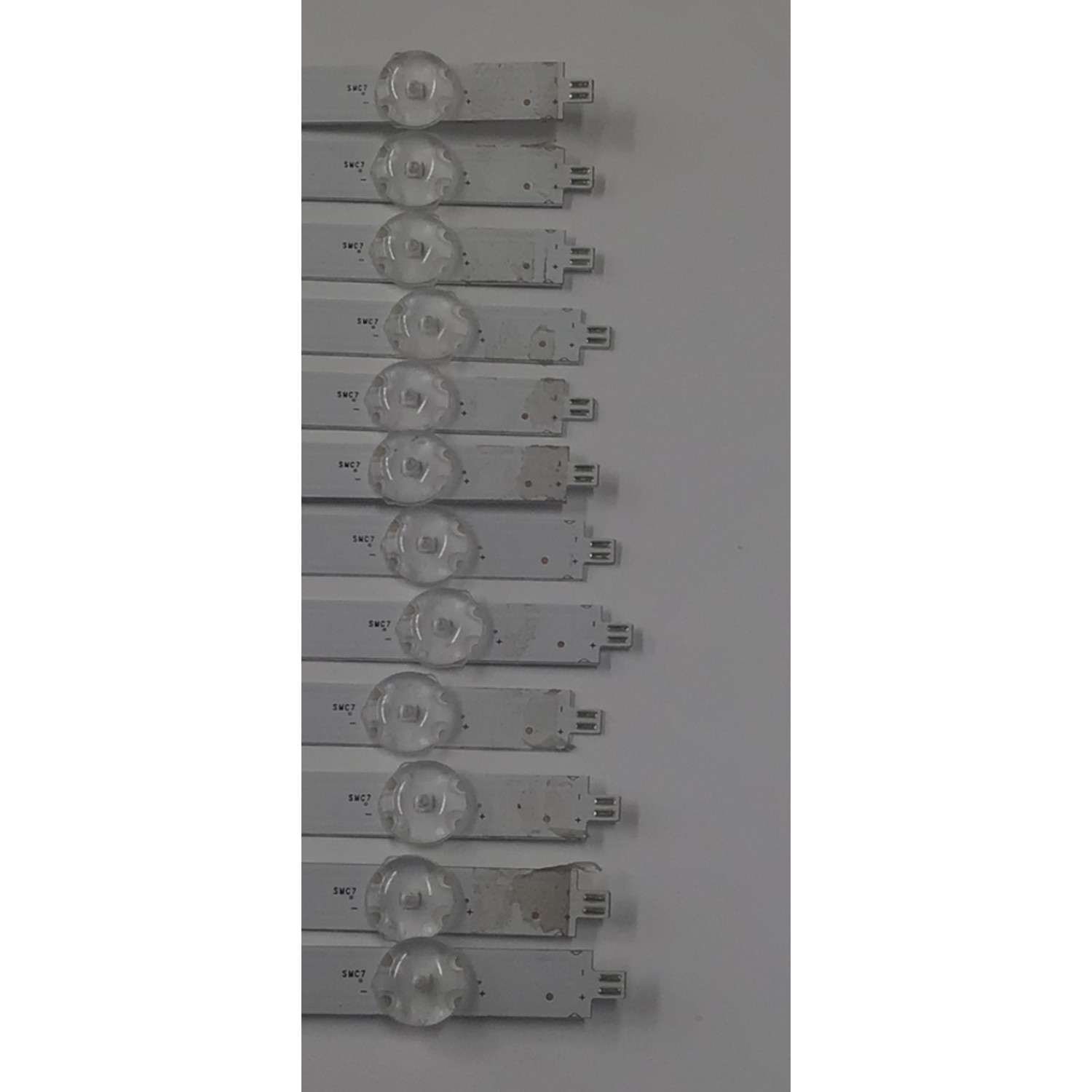 KIT DE LEDS PARA TV ONN ORIGINAL 12 PIEZAS / NUMERO DE PARTE LED75D07-ZC42AG-05DF / 30375007020D / 30375007020DS / 75000M23S / E78030 /  240620AF01 / PANEL JR745R3HA2Y / JR745R3HC5K / HV750QUB-F91 / MODELO 100044717 75 PULGADAS - Imagen 2