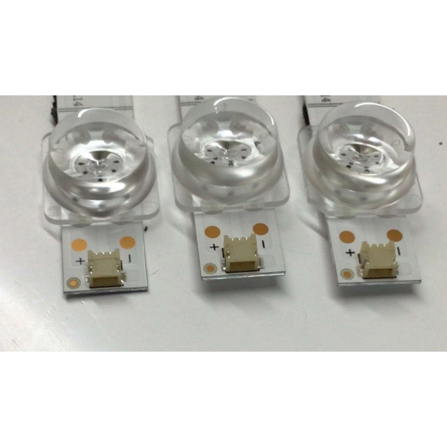 KIT DE LED'S PARA TV HISENSE (3 PIEZAS) / NUMERO DE PARTE HD580X1U92 / JL.D580E1330-003AS-M_V01 / HD580X1U92-TAL1+2021033101 / 0539 083562 / 1263659 / PANEL HD580X1U92-TAL1 / DISPLAY CC580PV5D / MODELO 58R6E3 - Imagen 5