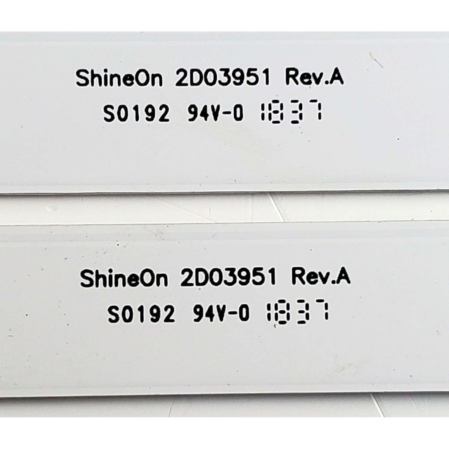 KIT DE LED´S PARA TV INSIGNIA ((2 PIEZAS)) / NUMERO DE PARTE SHINEON 2D03951 REV.A / YM7WHM PWR4A9 / SM7EWY5Y / 344761000398000 / PANEL BOEI320WX1-01 / MODELO NS-32D220A18  - Imagen 2