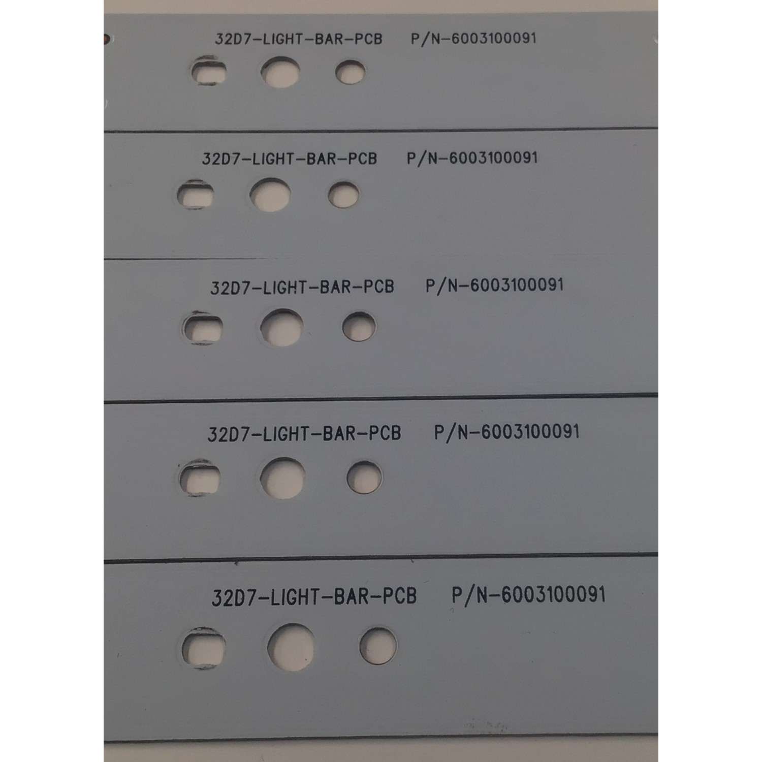 KIT DE LEDS PARA TV PROSCAN ORIGINAL 5 PIEZAS / NUMERO DE PARTE 6050020007 / 6003100091 / 32D7-LIGHT-BAR-PCB / E331369 / PANEL HK315WLEDM-BH28H / DISPLAY HV320WX2-201 / MODELO PLDED3273A-B - Imagen 3