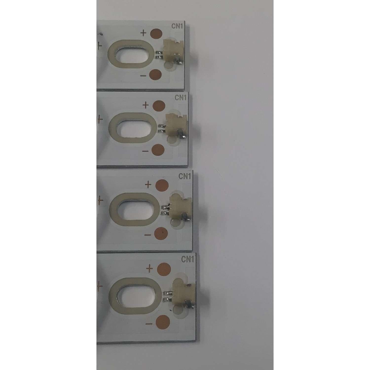 KIT DE LEDS PARA TV CONTINU-US ORIGINAL 4 PIEZAS / NUMERO DE PARTE ZN-40H09A-4 / ZN-40H09A-4 70615 V1.0-OT / ZN-40H09A-4 70615 V1.0-0T / E351707 / H5Z400E / C1000F4G1265PA11N / PANEL V400HJ6-PE1 / MODELO CT-40T18 - Imagen 3