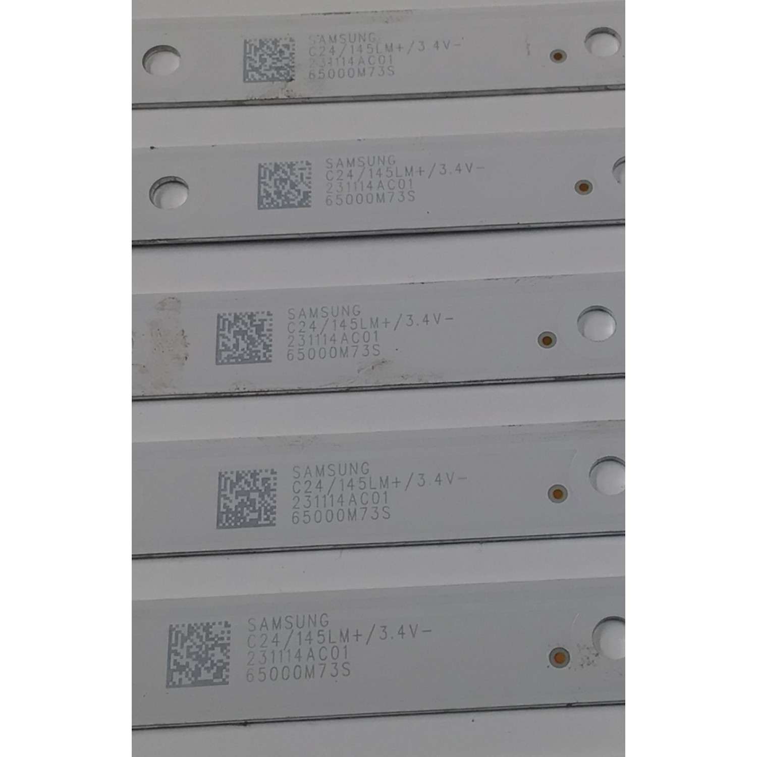 KIT DE LEDS PARA TV ONN ORIGINAL 8 PIEZAS / NUMERO DE PARTE 30365007050D / LED65D07-ZC62AG-08DF / 231114AC01 / 65000M73S / MODELO 100012587 65" - Imagen 3