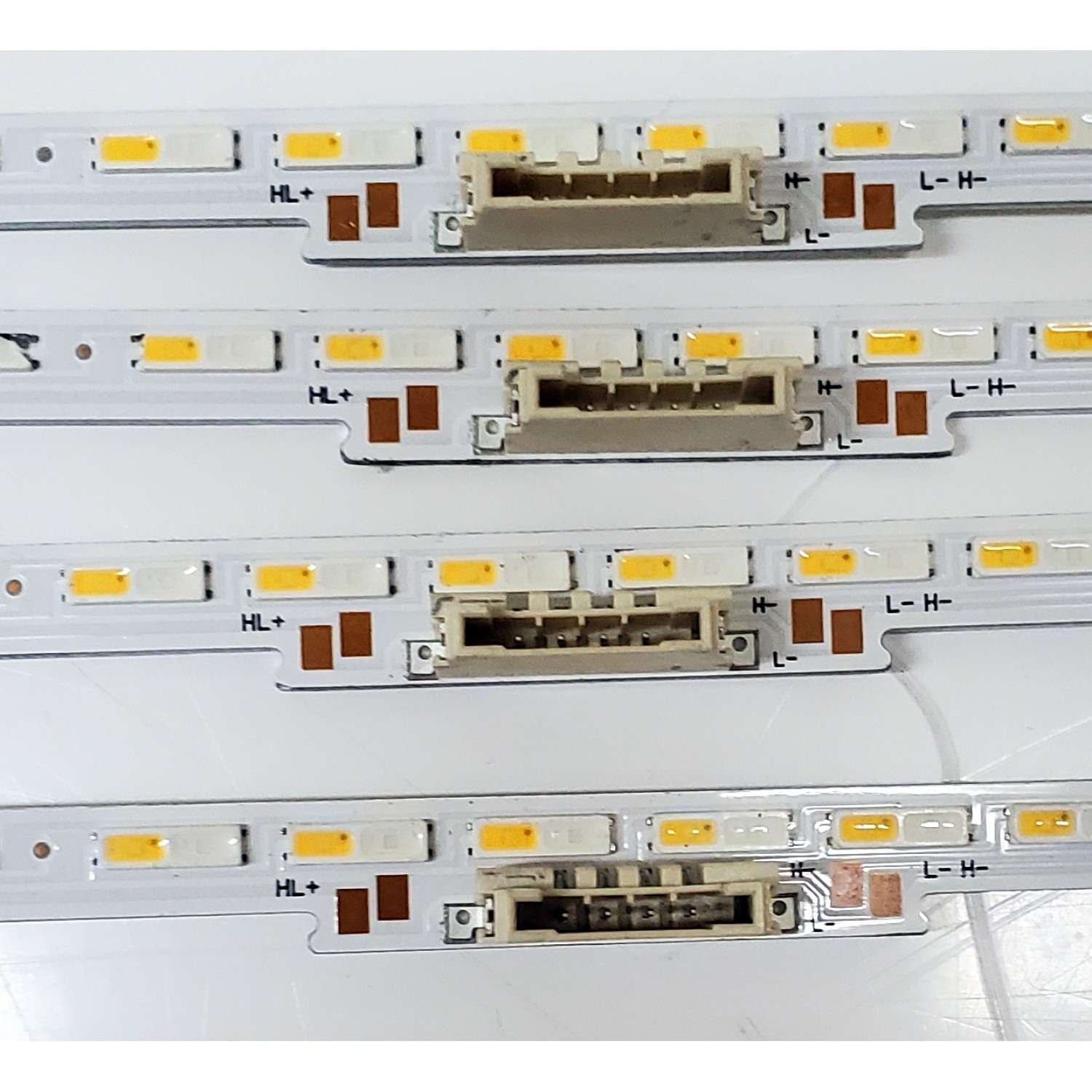 KIT DE LED'S PARA TV SAMSUNG QLED ((4 PIEZA)) / NUMERO DE PARTE BN96-52583A / ES85SVQFPBGA54 / 85Q60A / BN61-17500A / BN96-52583A REV00 ES85SVQFPBGA54 / MODELOS UE85AU8000 / UN85AU800D / QN85LS03 / QN85Q70 - Imagen 3