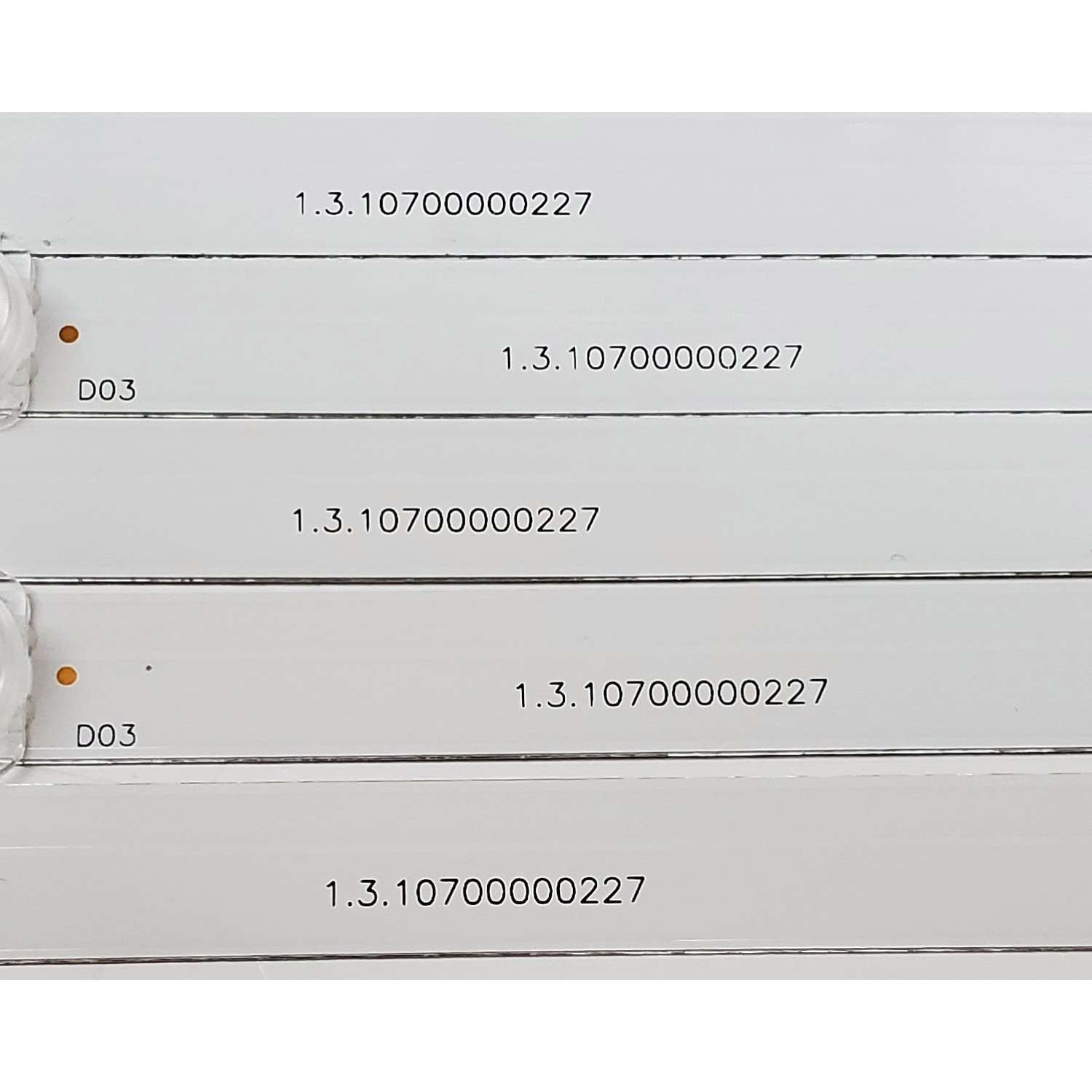 KIT DE LED'S PARA TV TD SYSTEMS ((5 PIEZAS)) / NUMERO DE PARTE 1.3.10700000227 / MSG-T550-V6-3030-19004-2-09 / 240-250LM / 9000-13000K / MODELO K55DLG12US - Imagen 5
