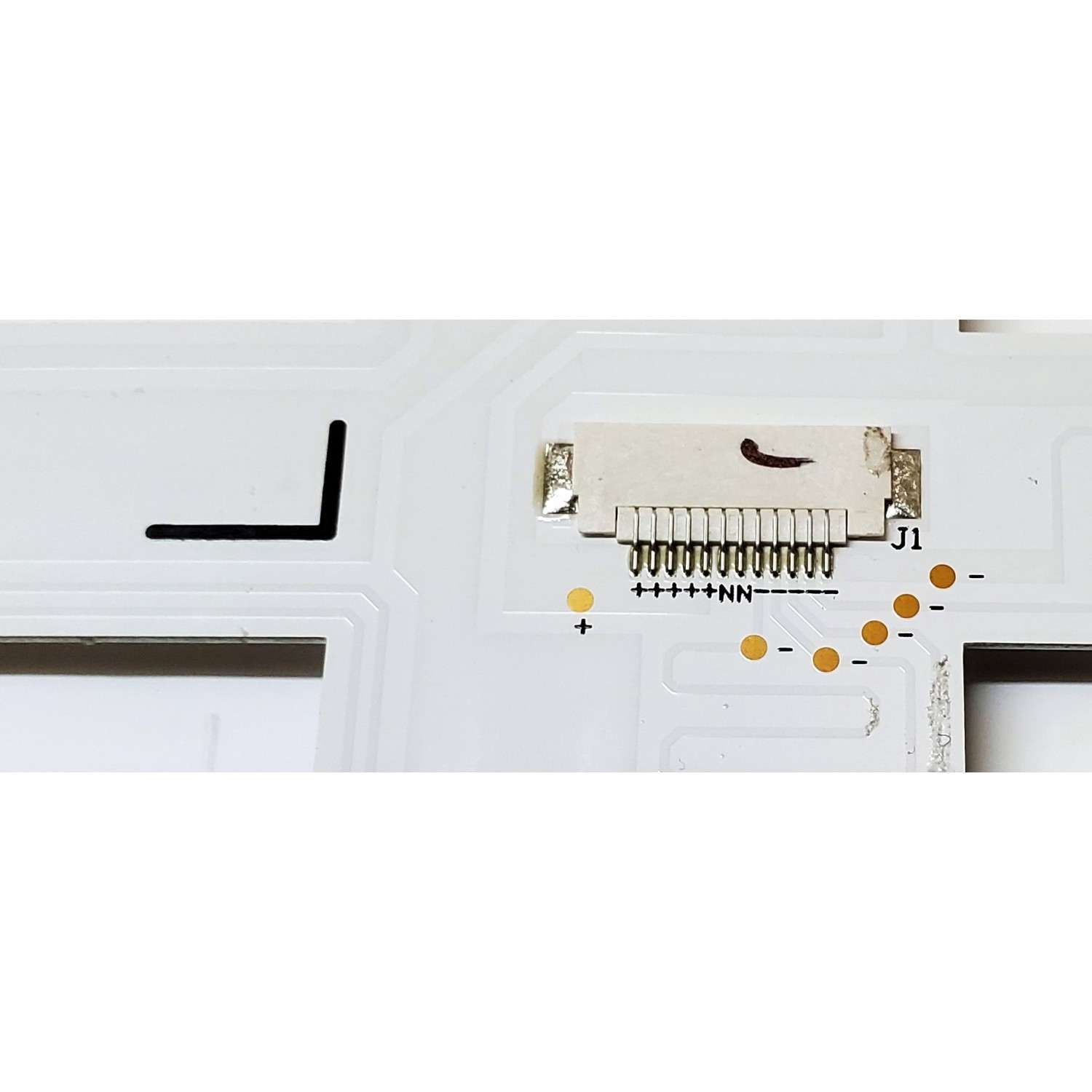 KIT DE LED'S PARA TV TCL ((8 PIEZAS)) / NUMERO DE PARTE 75S55-LD3030L-4X20YH-20211123 / 75S55-LD3030R-4X20YH-20211123 / B0101-000371 / B0101-000372 / 221104-12W94 / 828577 / 828596 / E496757 / DISPLAY ST7461D03-2 / MODELO 75S555 - Imagen 7