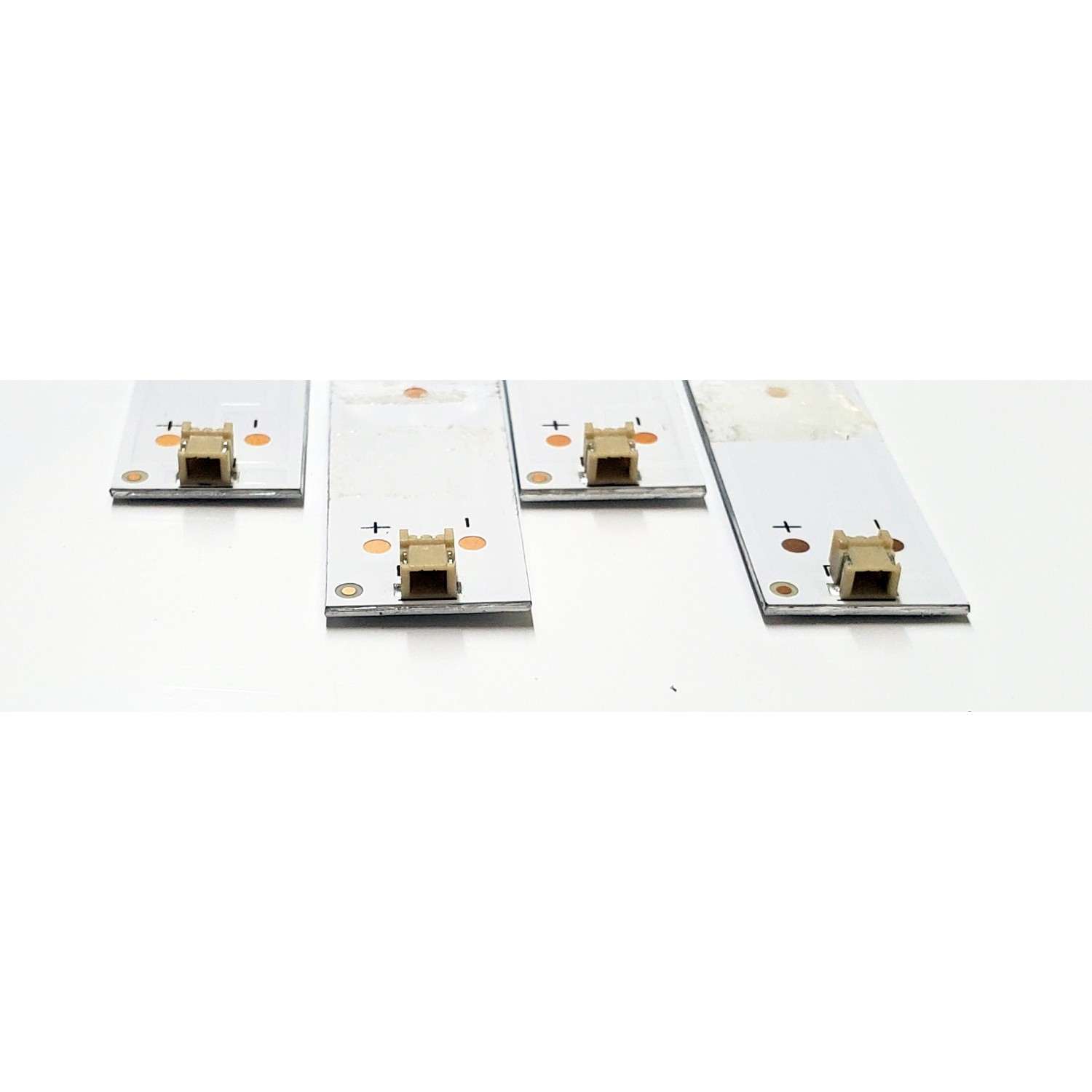 KIT DE LED'S PARA TV SANSUI ((4 PIEZAS)) / NUMERO DE PARTE JL.D5009133-006DS-M_V02 / 30805JF050N10Z02 / 190LM E4 3.0-3.2V / PANEL CX500DLEDM / DISPLAY CV500U2-T01 / MODELO SMX50T1UN - Imagen 4